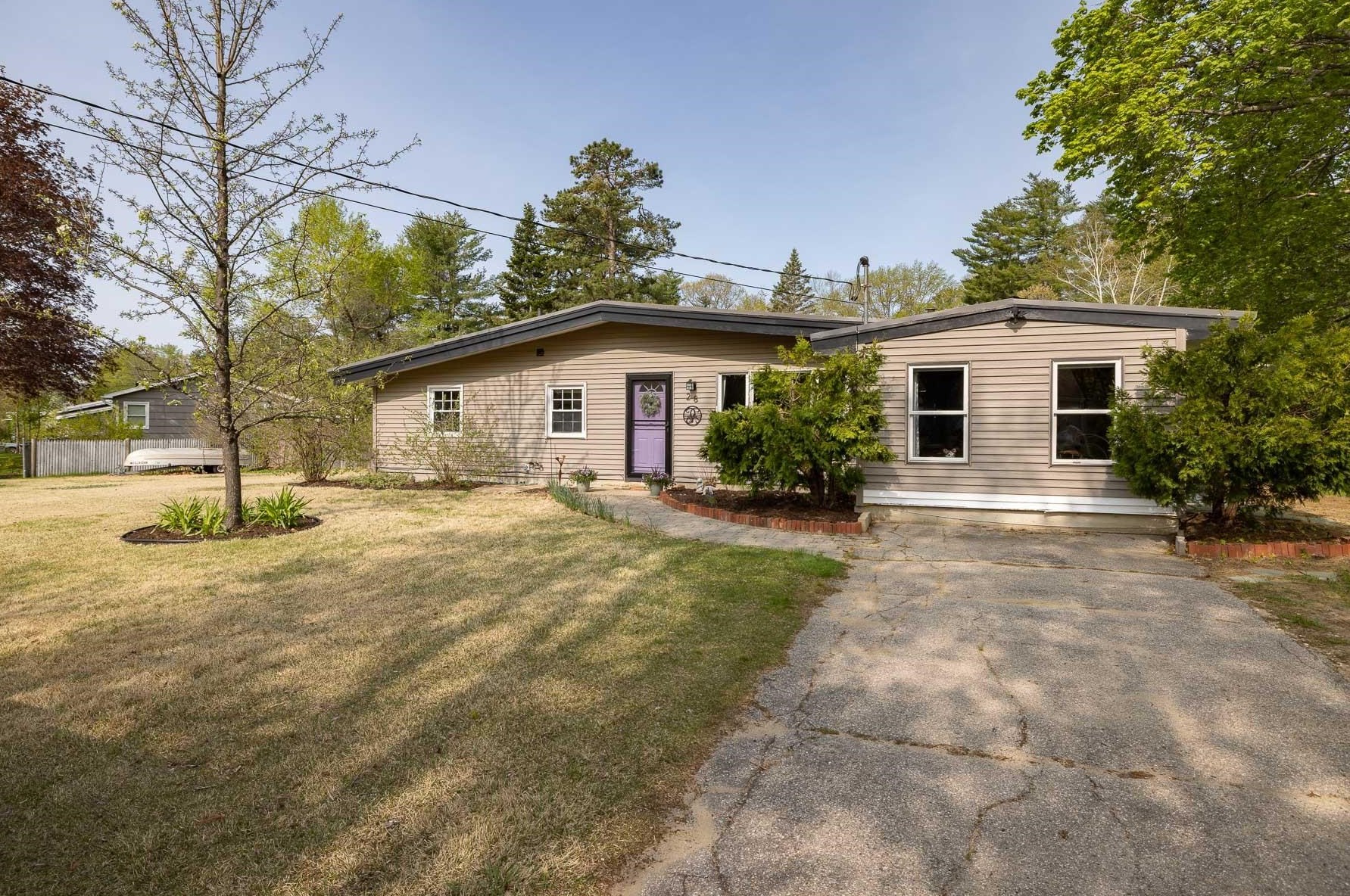 28 Morningside Dr, Dover, NH 03820