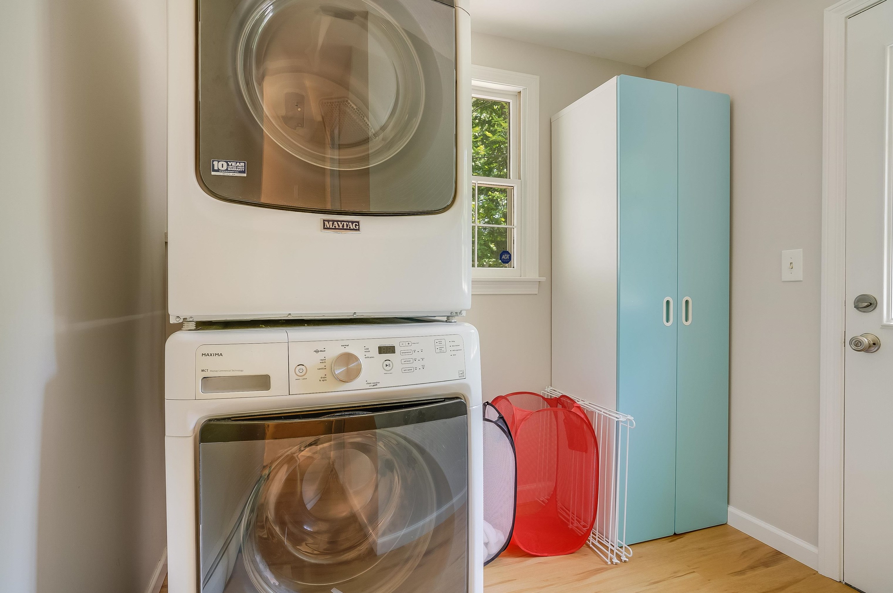 5 Camelot Dr, Manchester NH  03104-1448 exterior