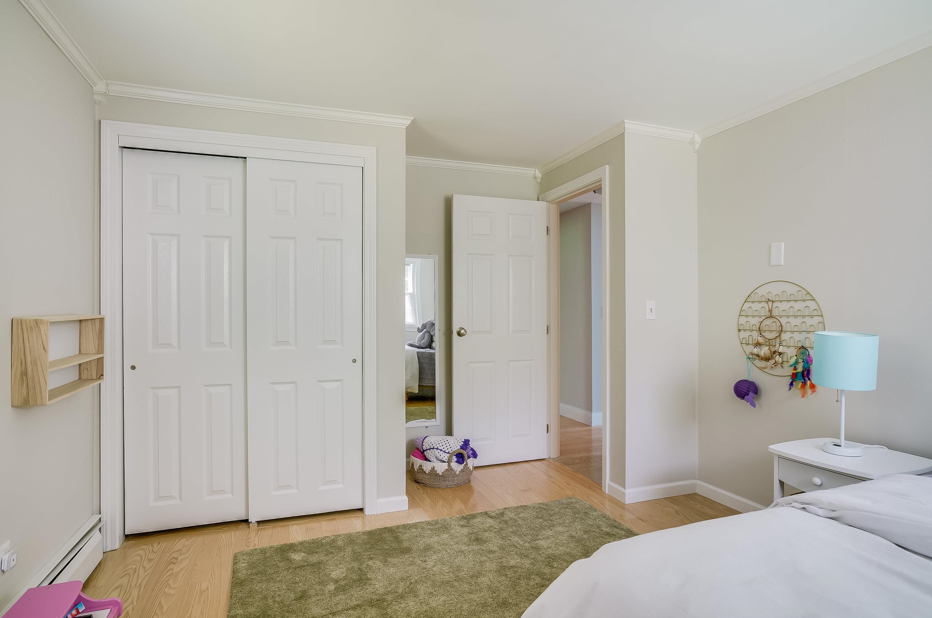 5 Camelot Dr, Manchester NH  03104-1448 exterior