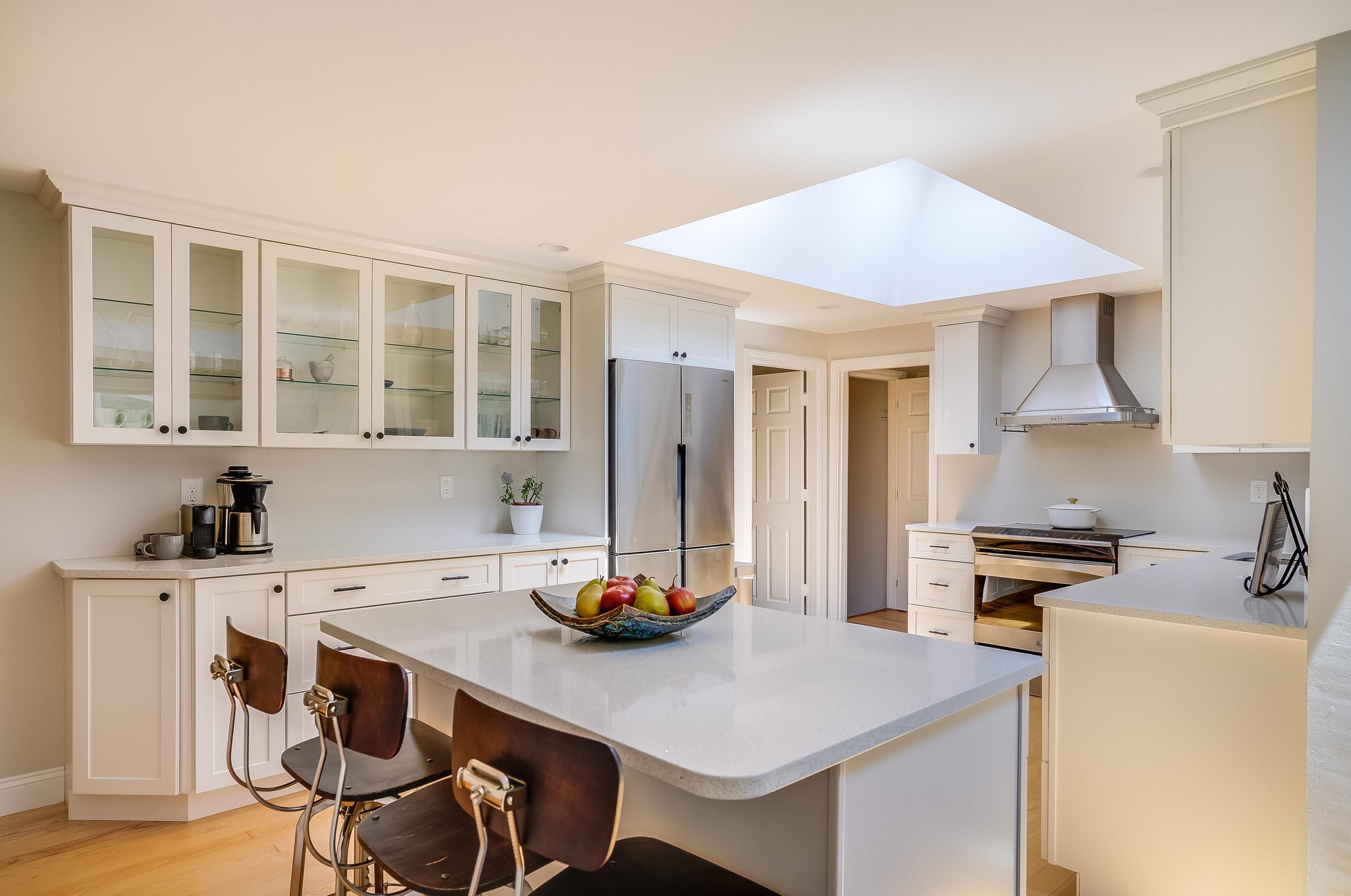 5 Camelot Dr, Manchester NH  03104-1448 exterior