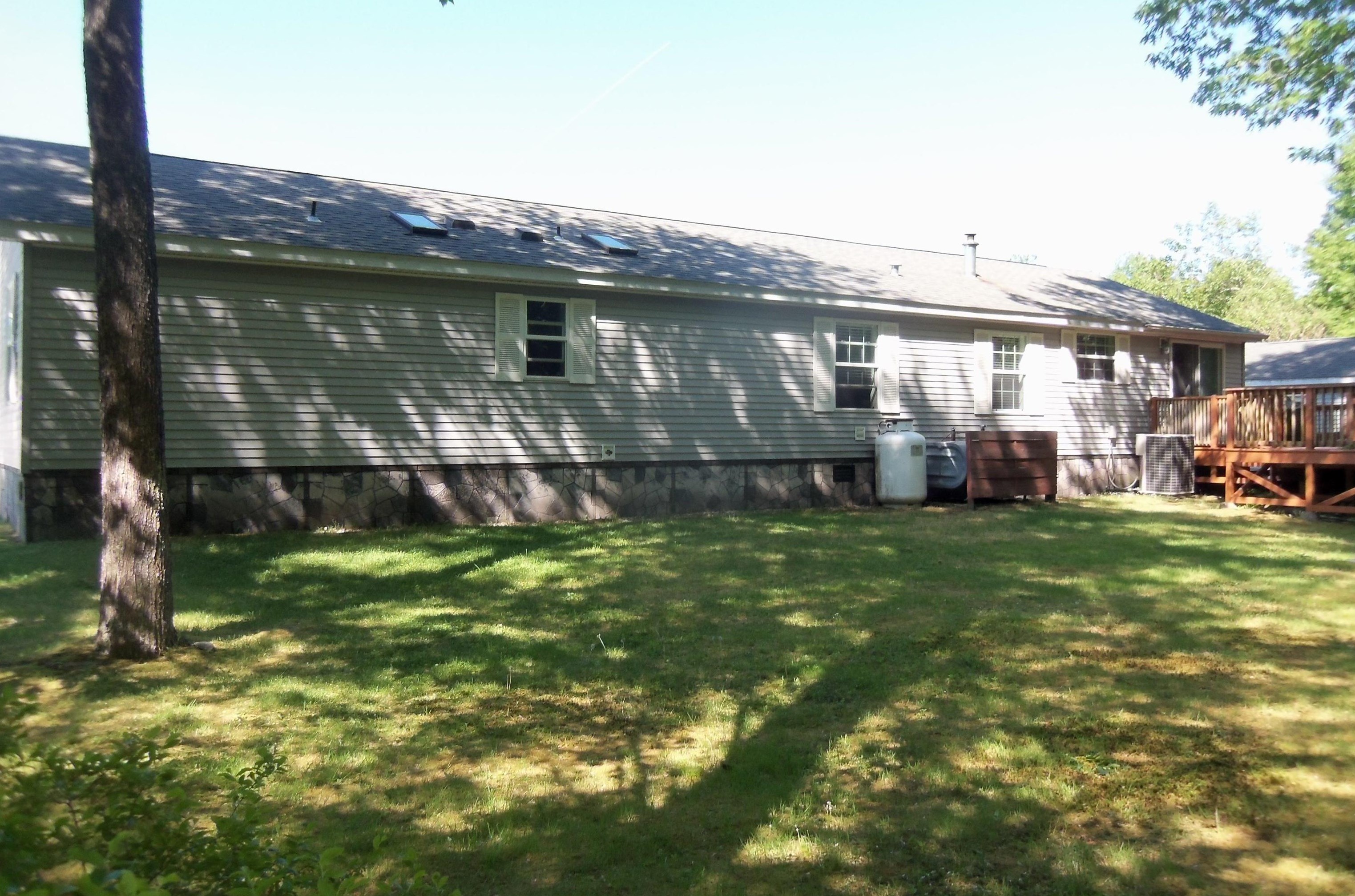 19 Tumbleweed Dr, Rochester, NH 03867-5232