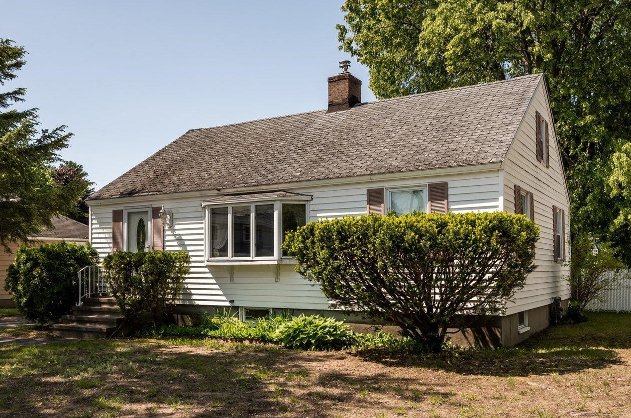 4 Schurman Ave, Portsmouth, NH 03801