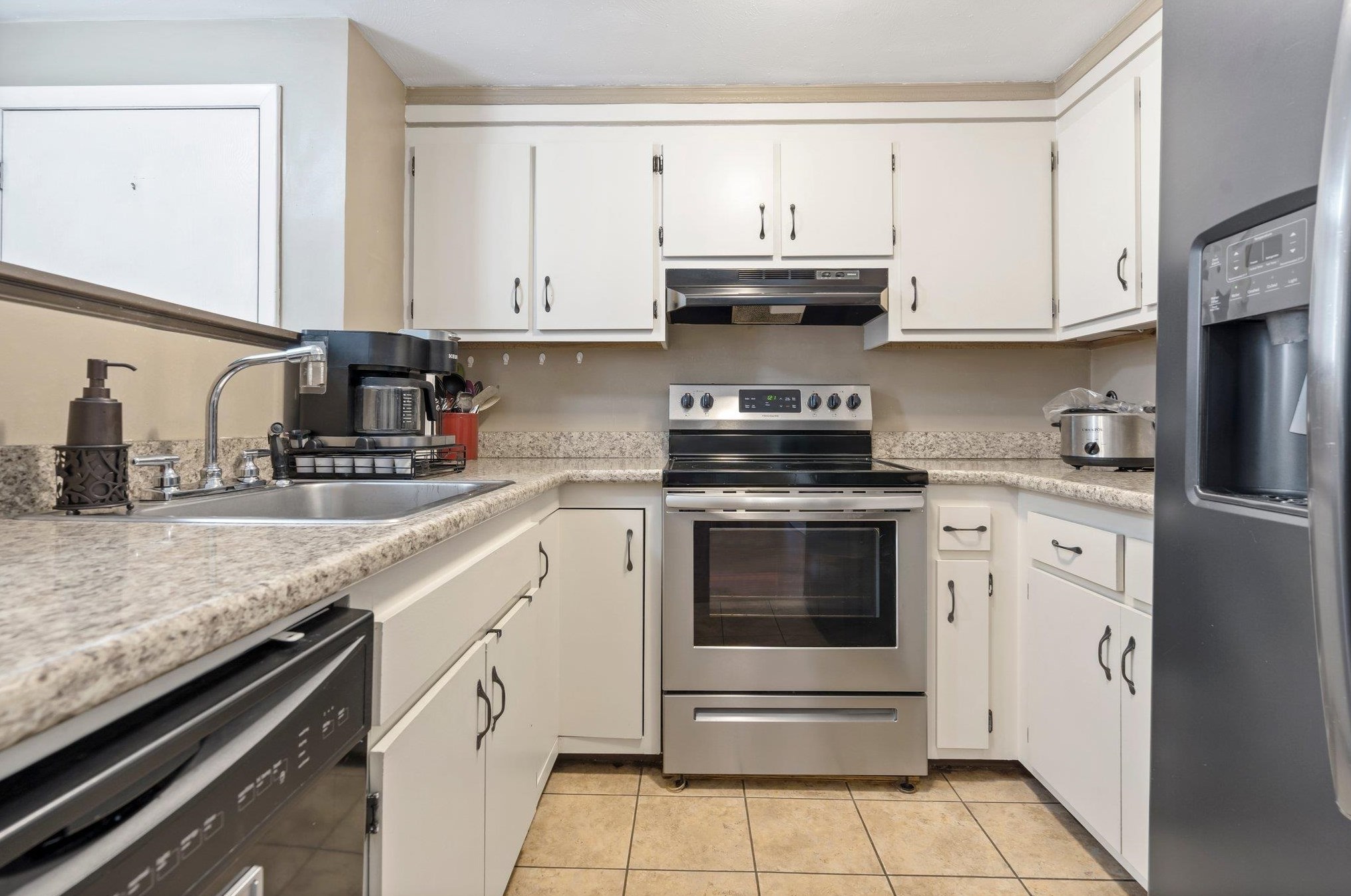 16 Templeton Ct, Merrimack NH 03054-3460 exterior