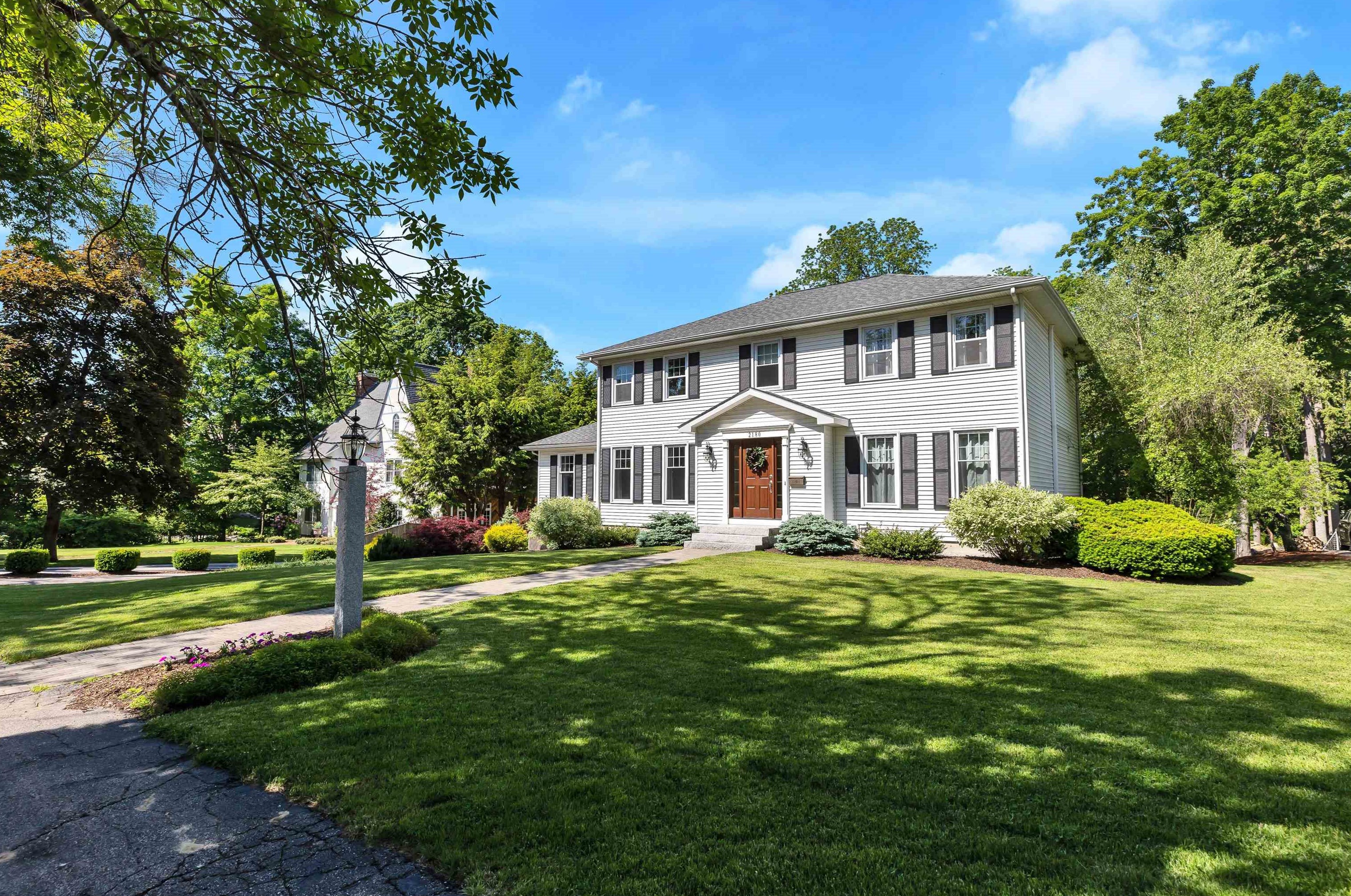 2180 Elm St, Manchester, NH 03104-2317