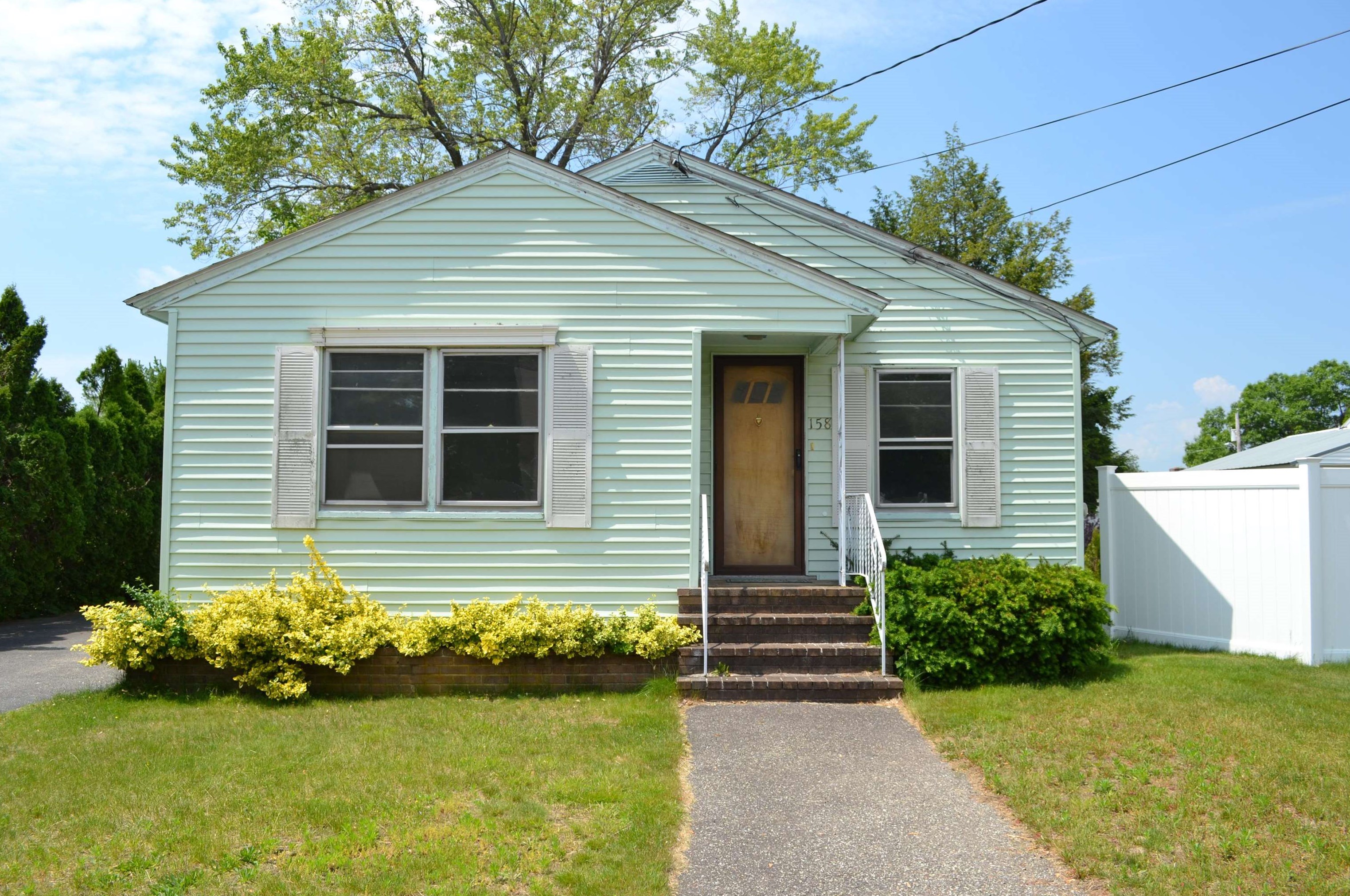 158 Biron St, Manchester, NH 03102-3312