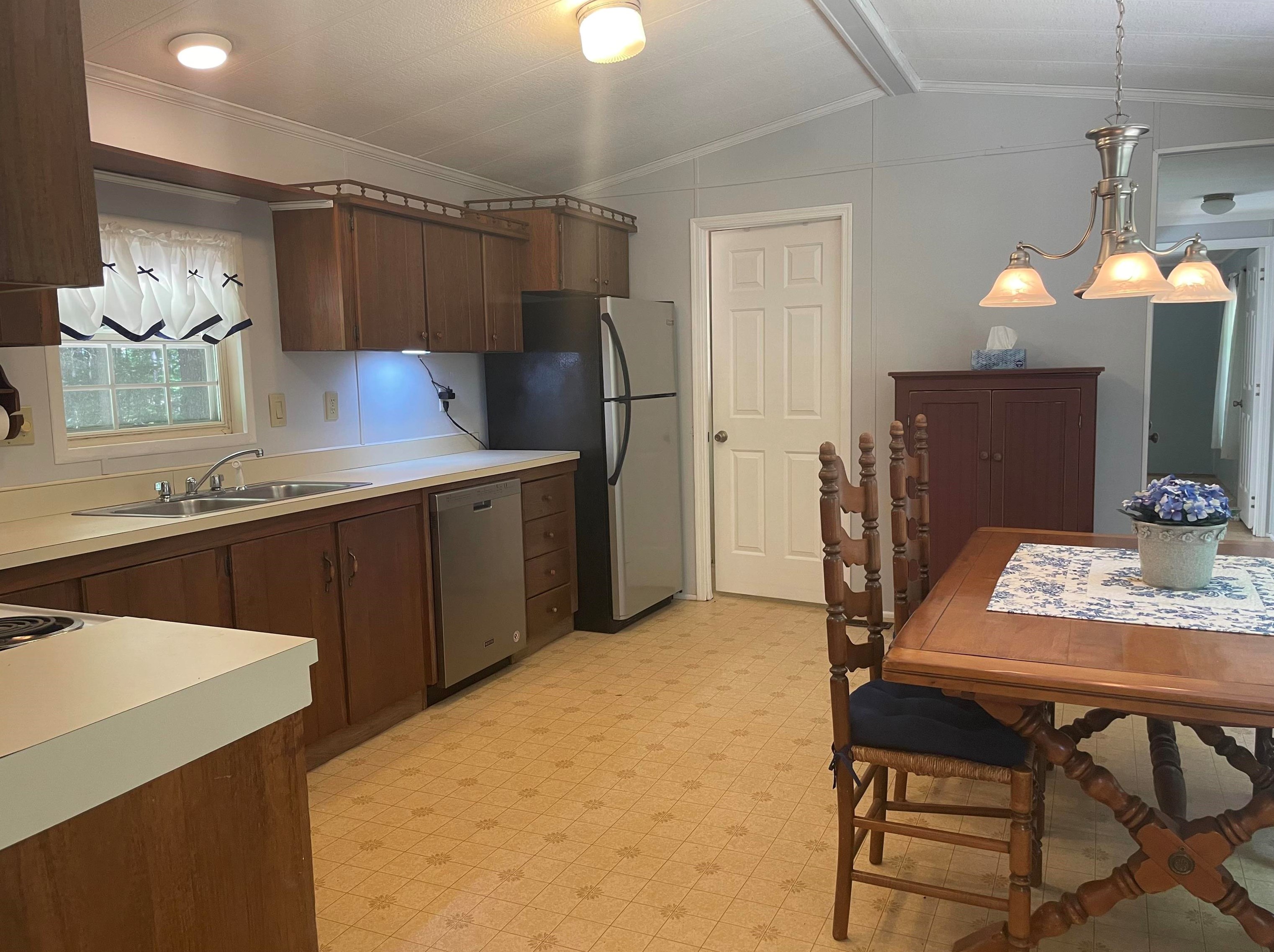 8 Bayberry Ln, Tuftonboro NH  03894-4802 exterior