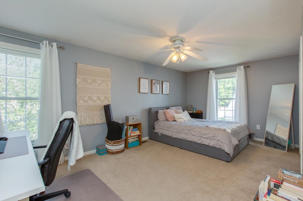 19 Green Meadow Ln, Manchester NH 03110-5546 exterior