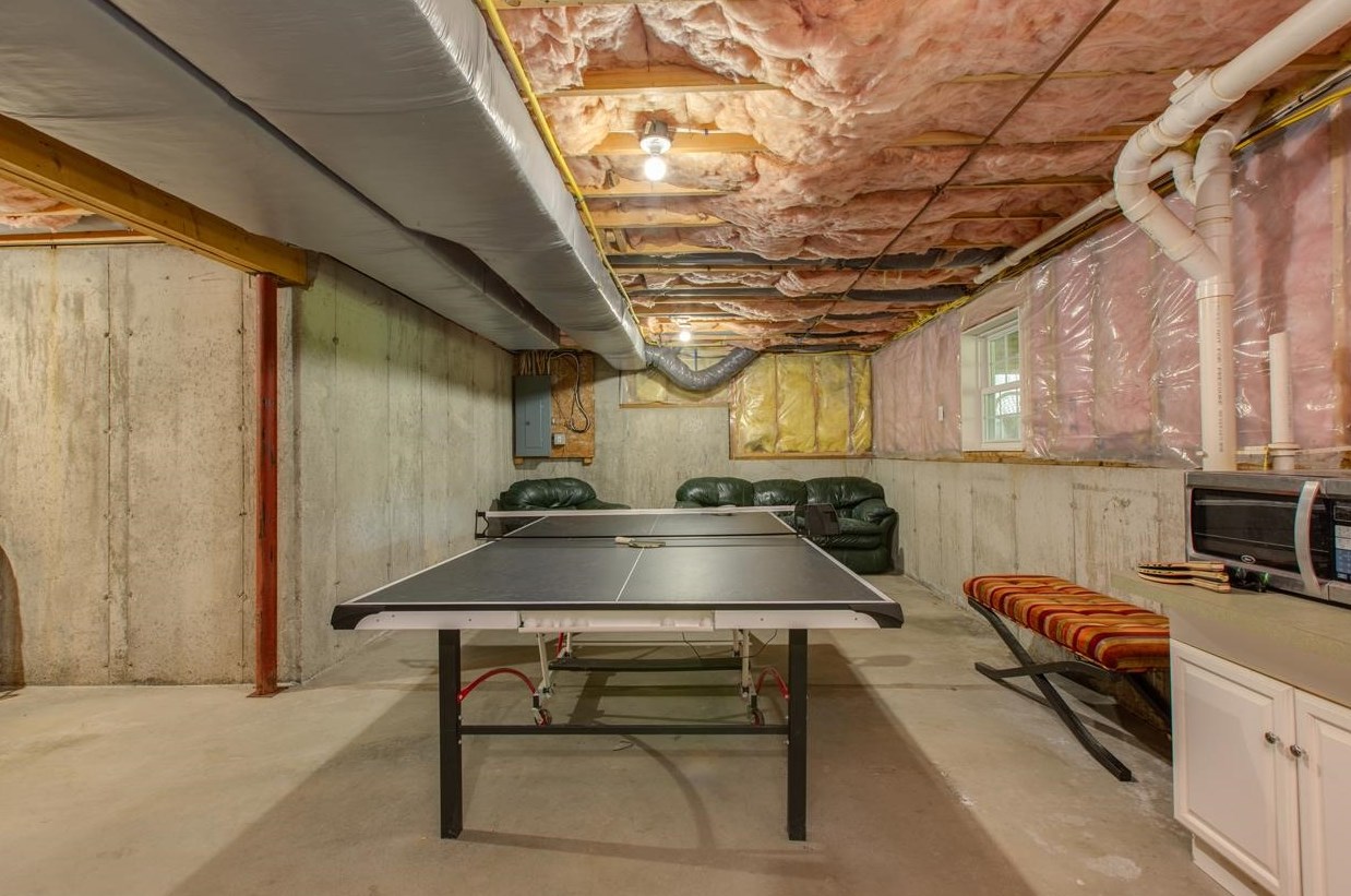 19 Green Meadow Ln, Manchester NH 03110-5546 exterior