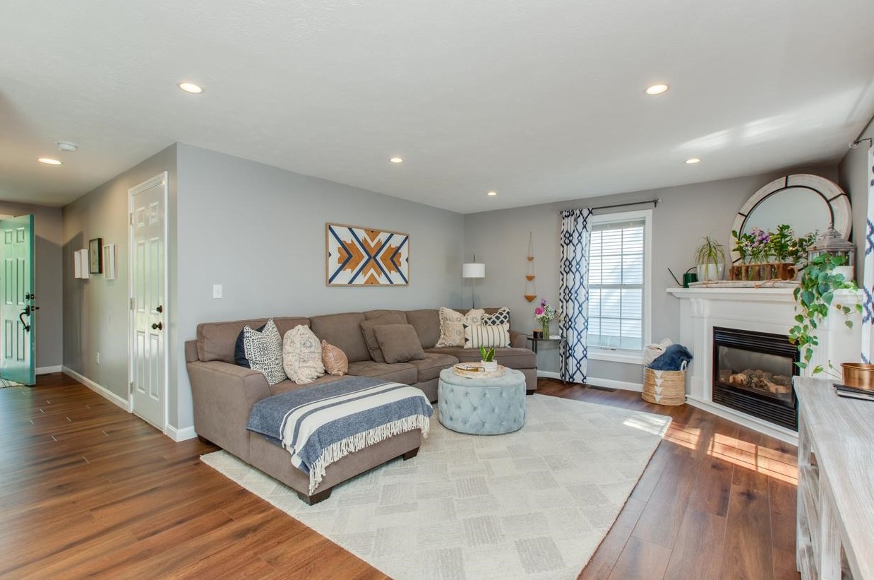 19 Green Meadow Ln, Manchester NH 03110-5546 exterior