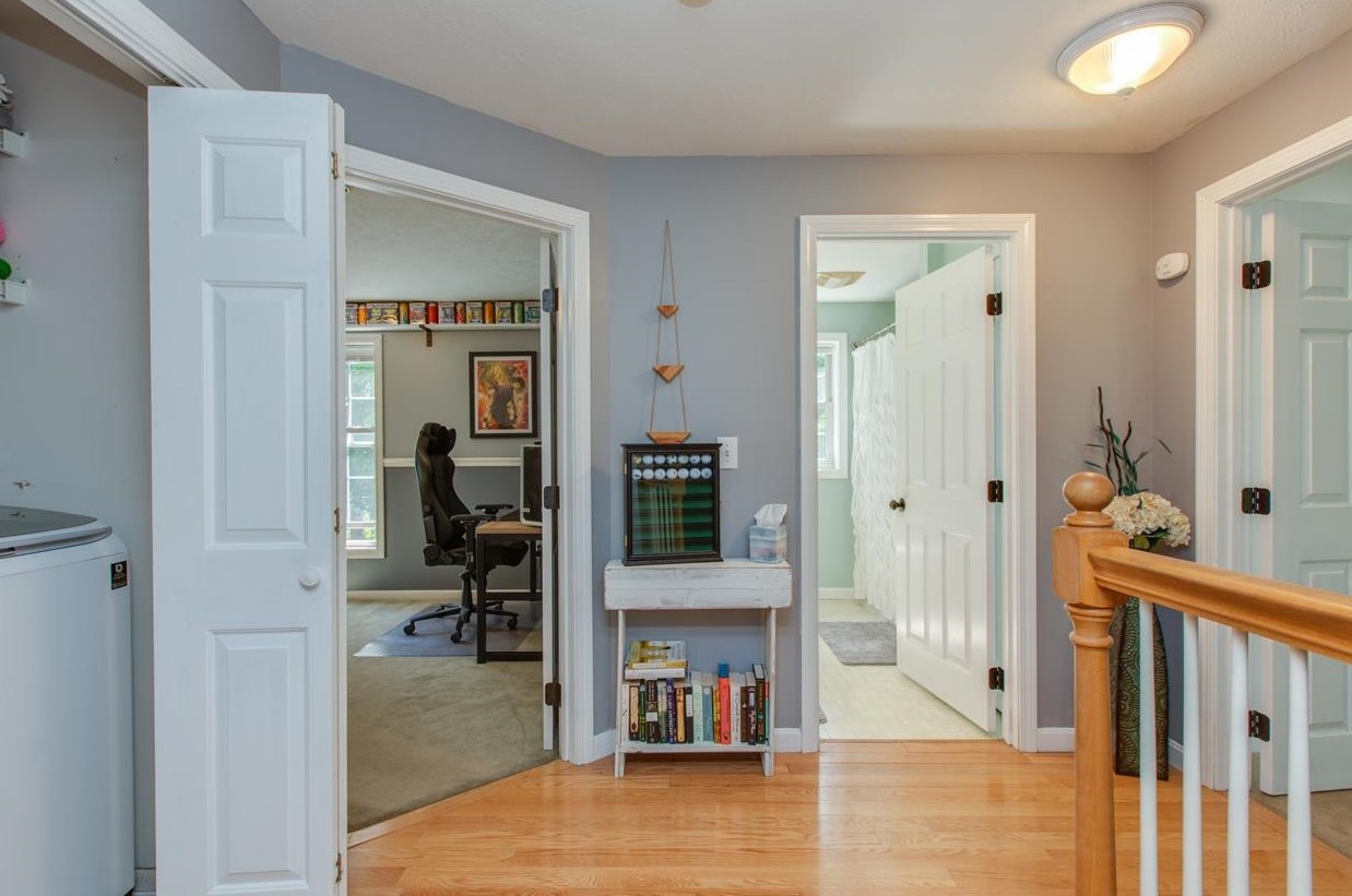 19 Green Meadow Ln, Manchester NH 03110-5546 exterior