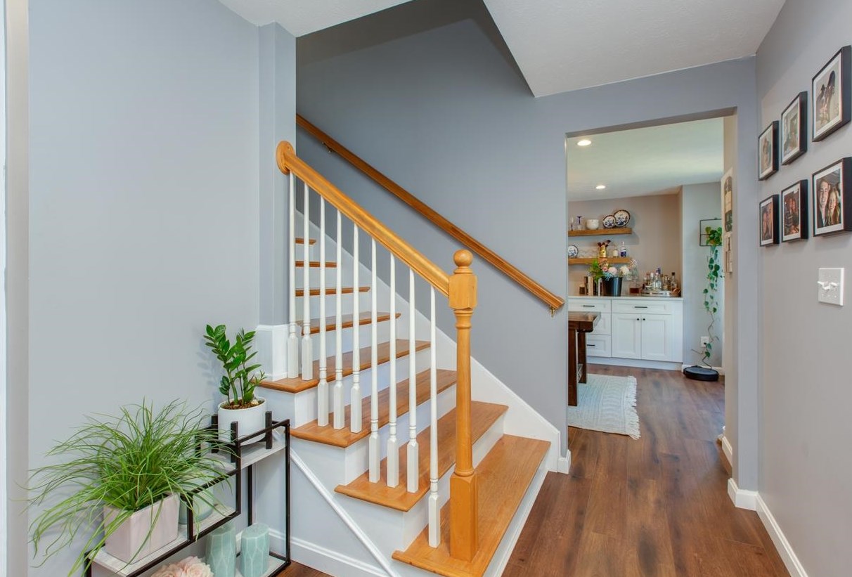 19 Green Meadow Ln, Manchester NH 03110-5546 exterior