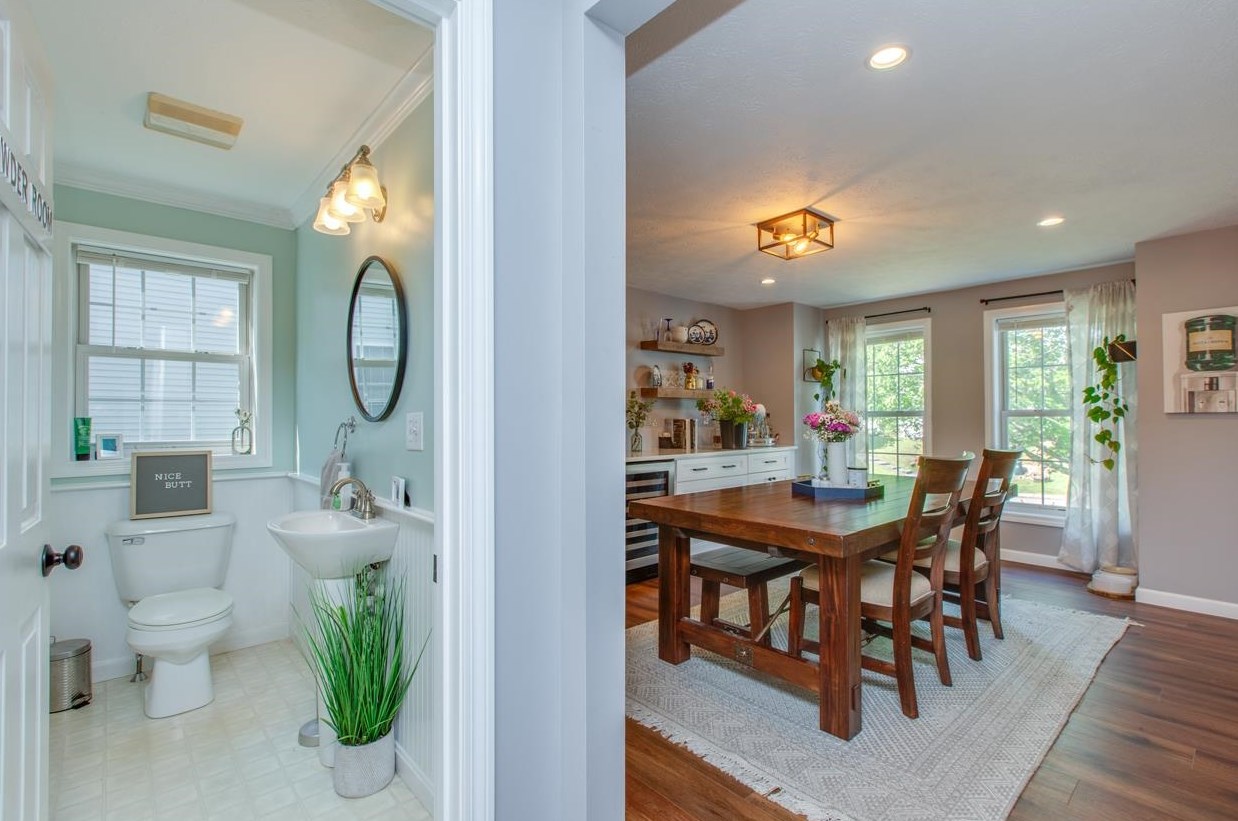 19 Green Meadow Ln, Manchester NH 03110-5546 exterior