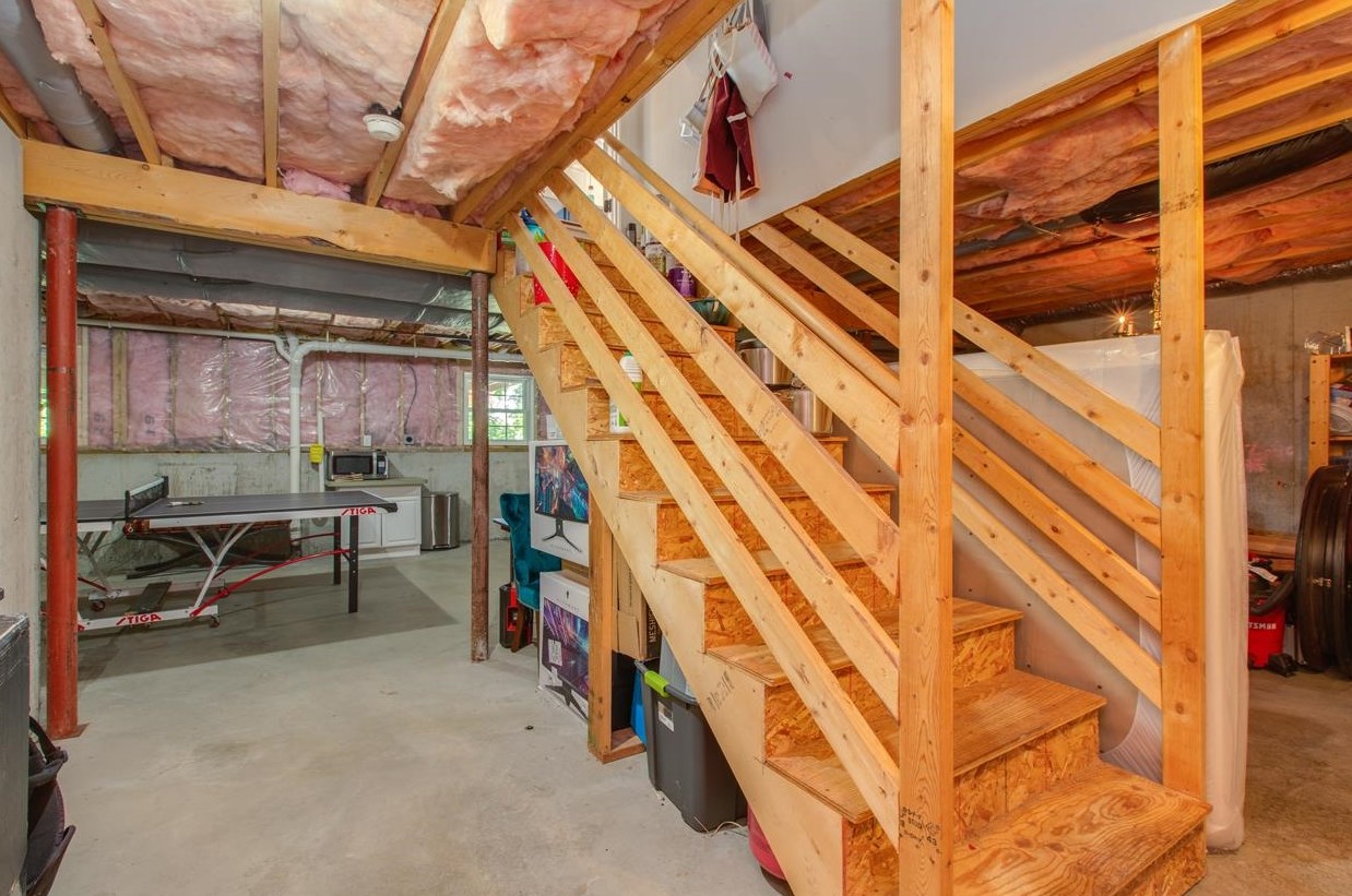 19 Green Meadow Ln, Manchester NH 03110-5546 exterior