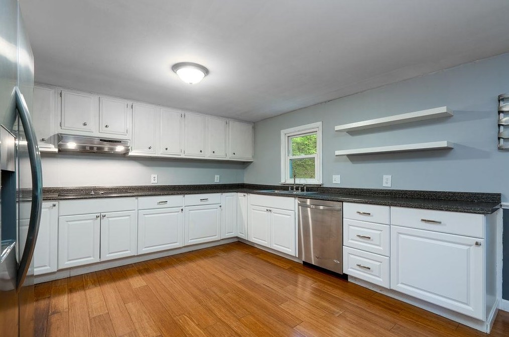 553 6th St, Dover, NH 03820