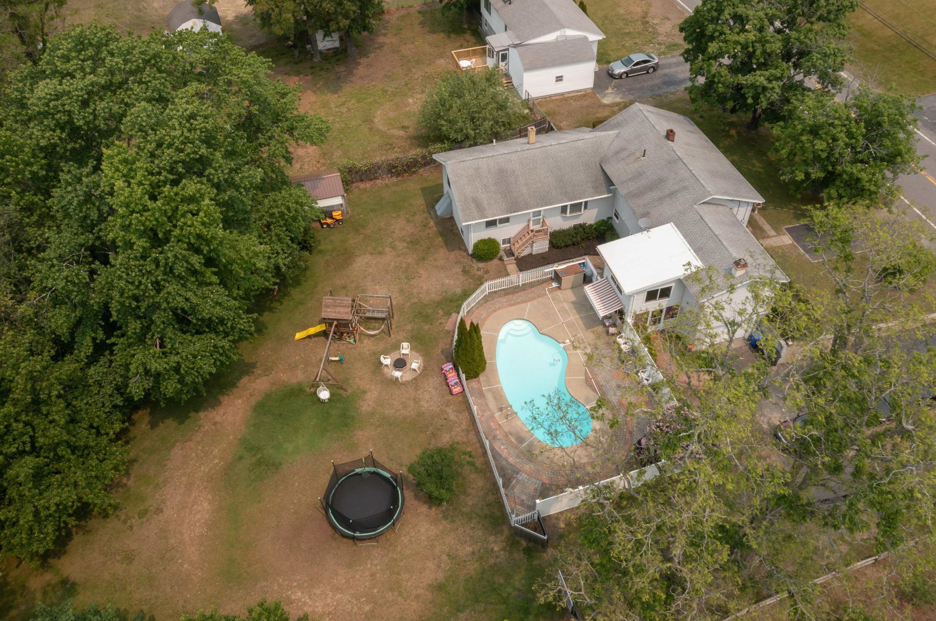 631 Cohas Ave, Manchester NH  03109-5425 exterior