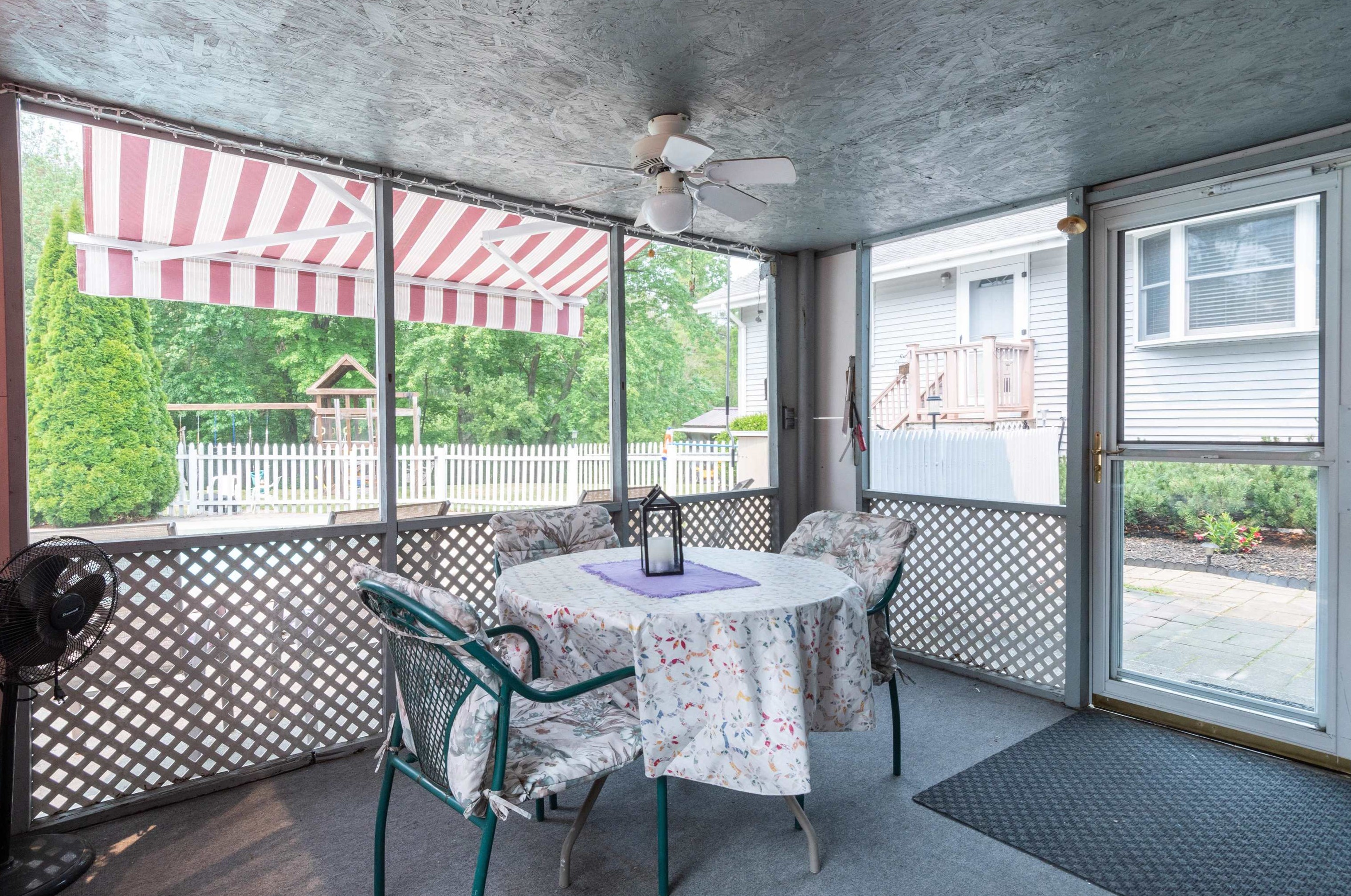 631 Cohas Ave, Manchester NH 03109-5425 exterior