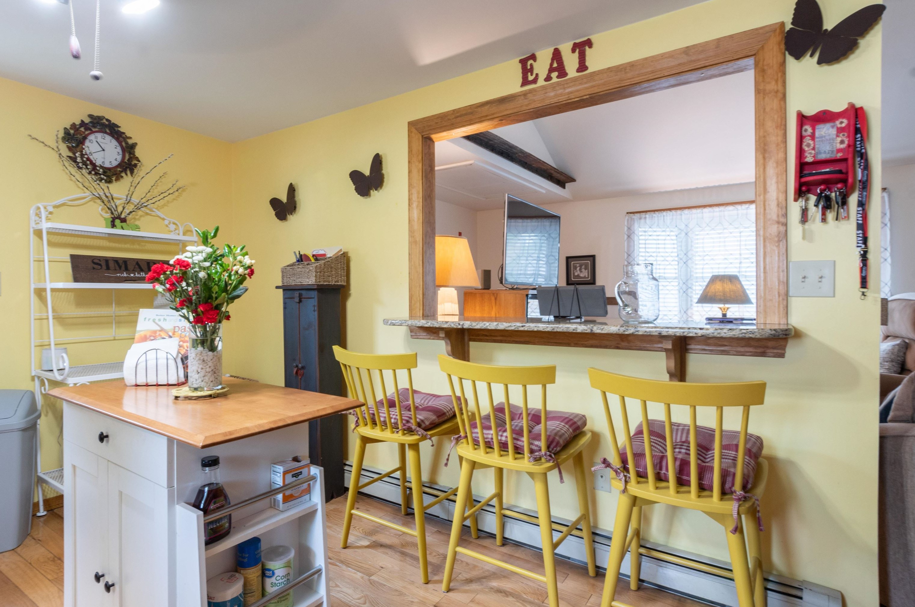 631 Cohas Ave, Manchester NH 03109-5425 exterior