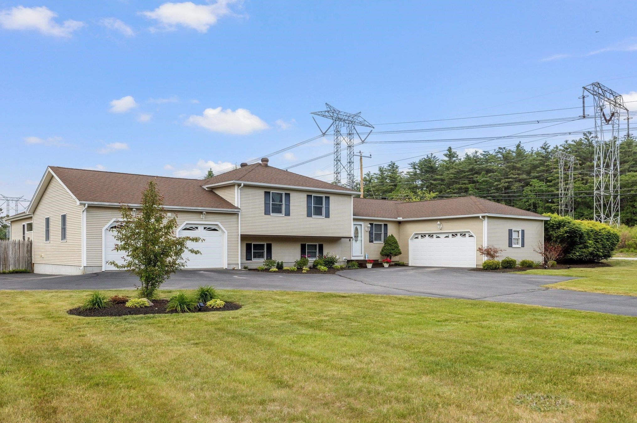 1 Southgate Dr, Manchester, NH 03110