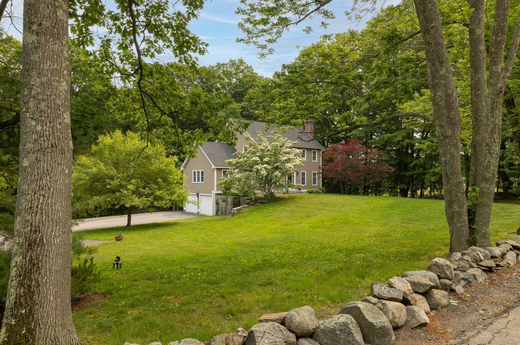2 Amos Tuck Rd, Kensington, NH 03833-5626