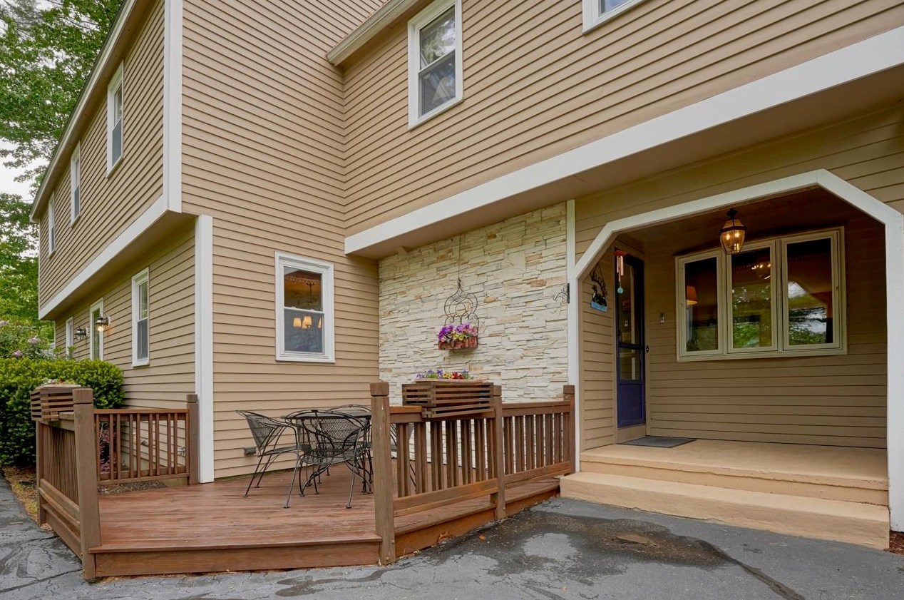 31 Dow Ln, Rye, NH 03870