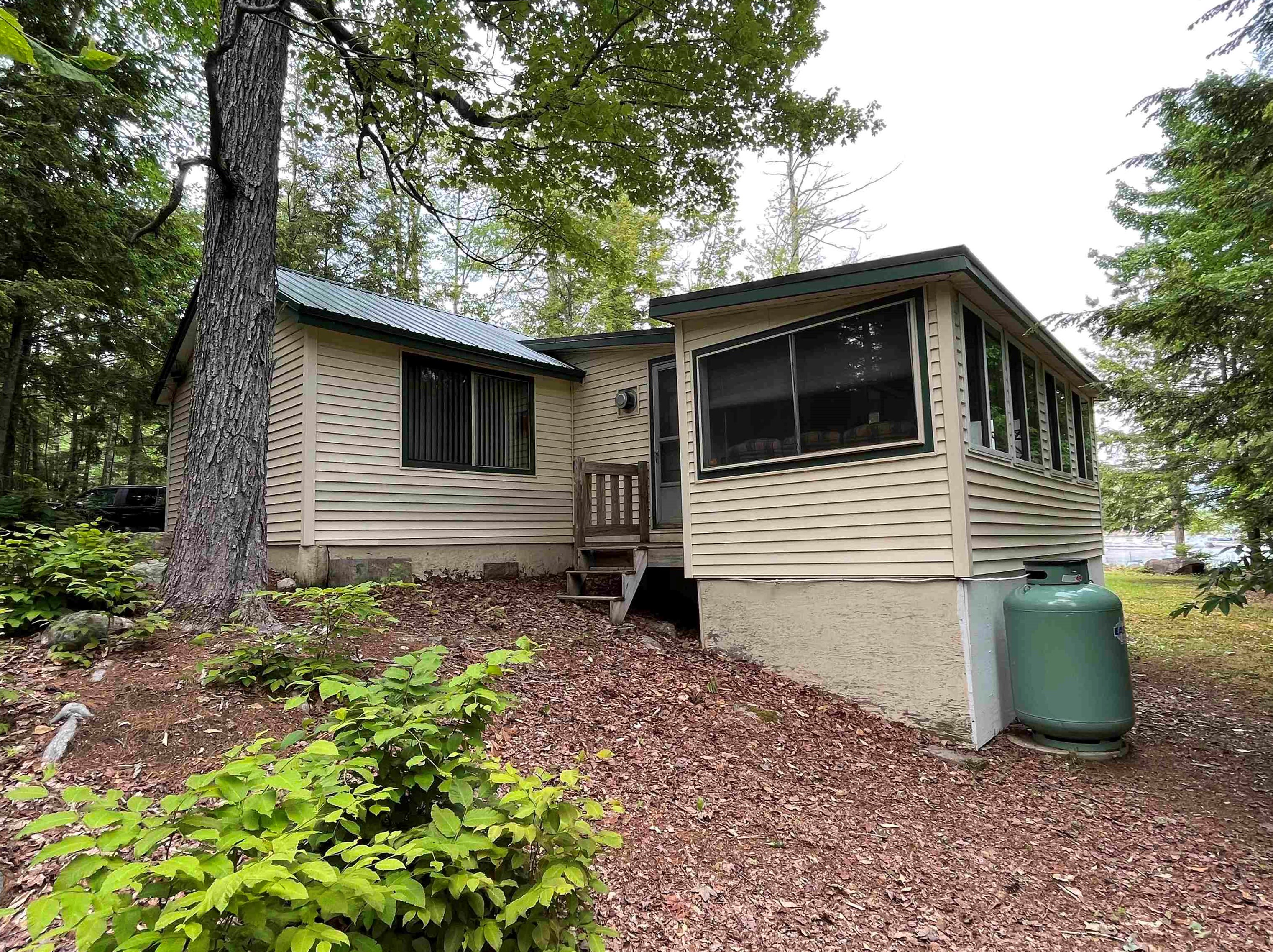 72 Lakeshore Dr, Wakefield, NH 03887-6013