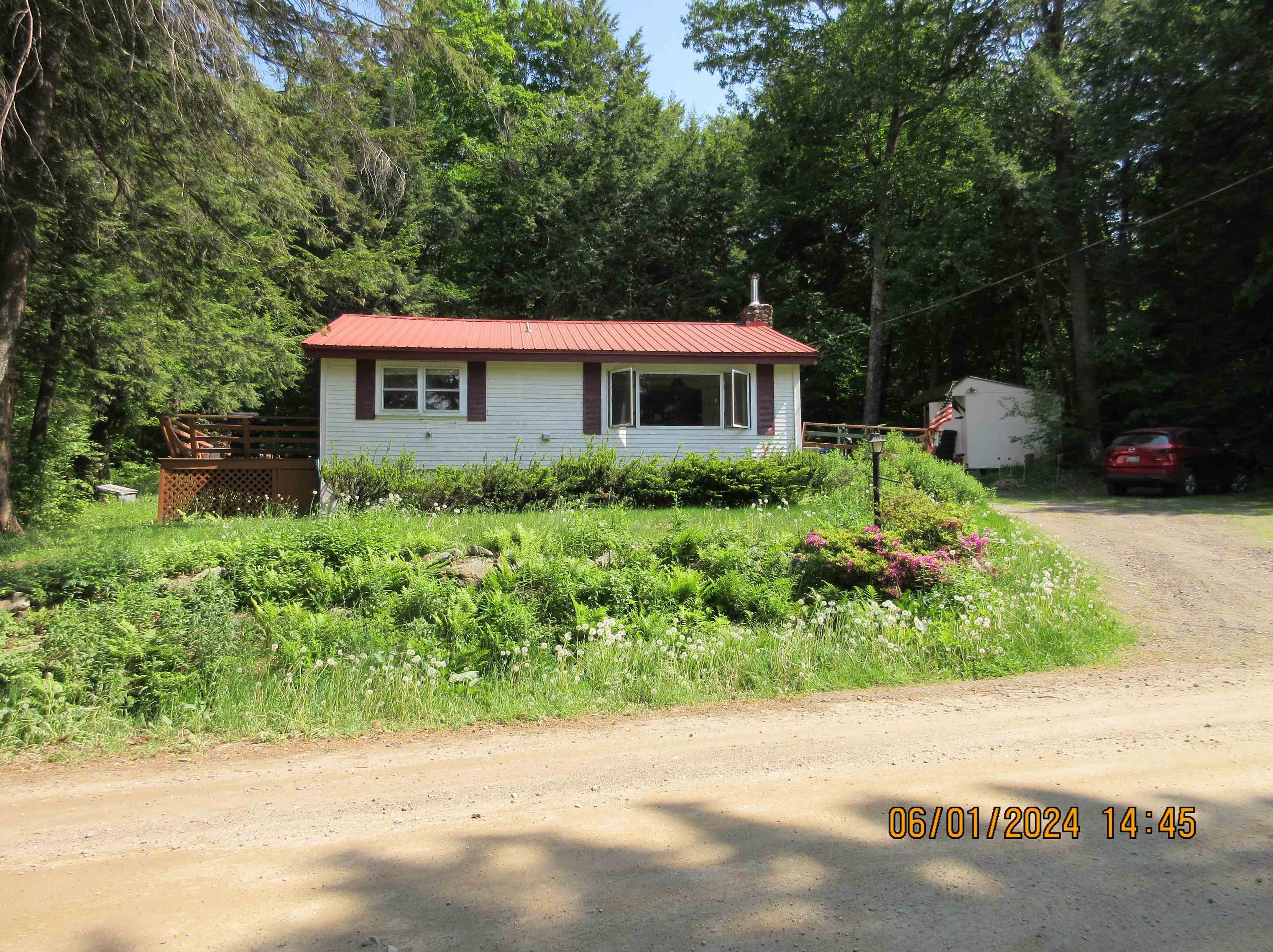 285 Hemlock Dr, Gilmanton, NH 03237 exterior