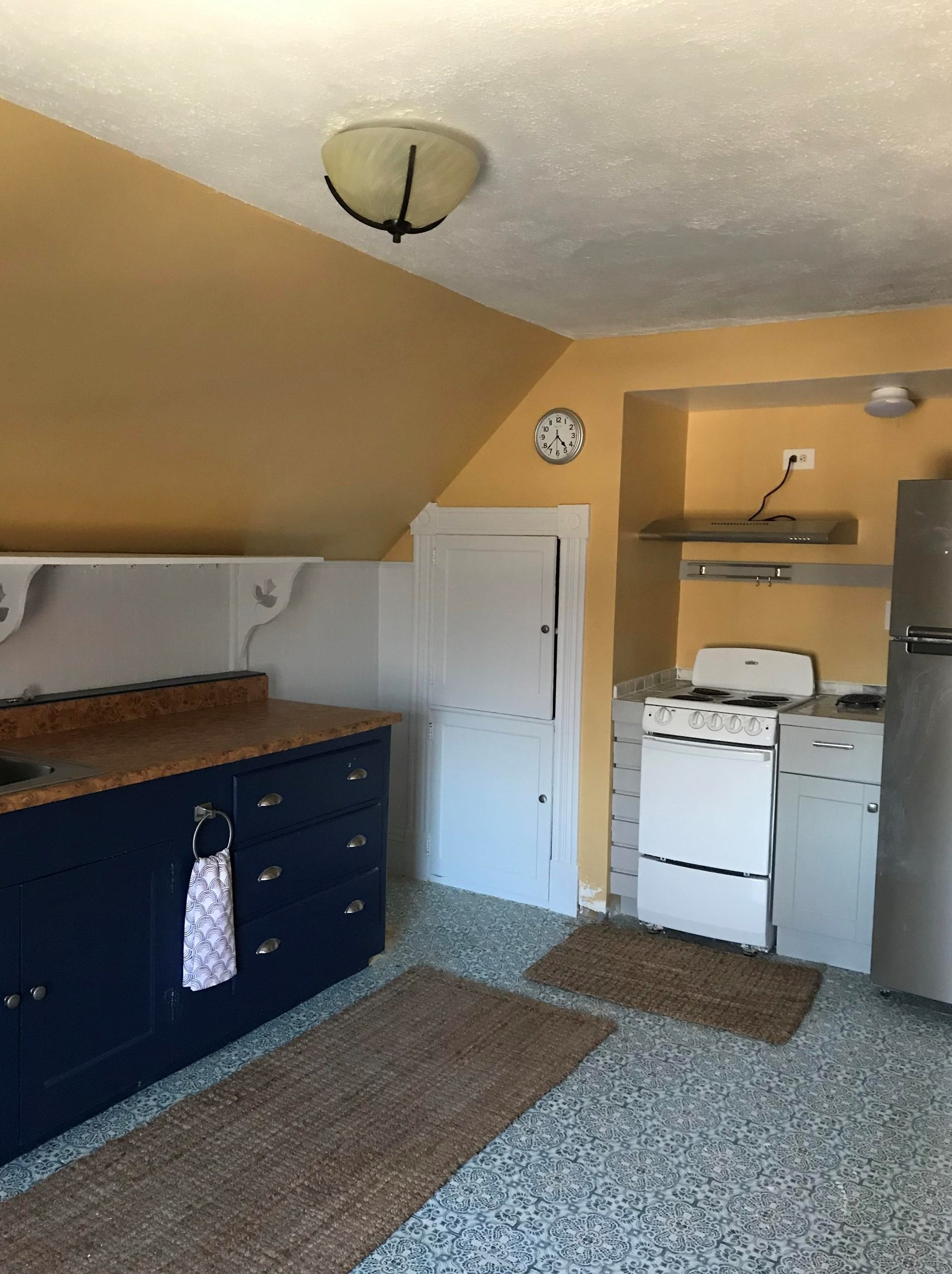 68 Highland St, Bridgewater NH 03264-1240 exterior