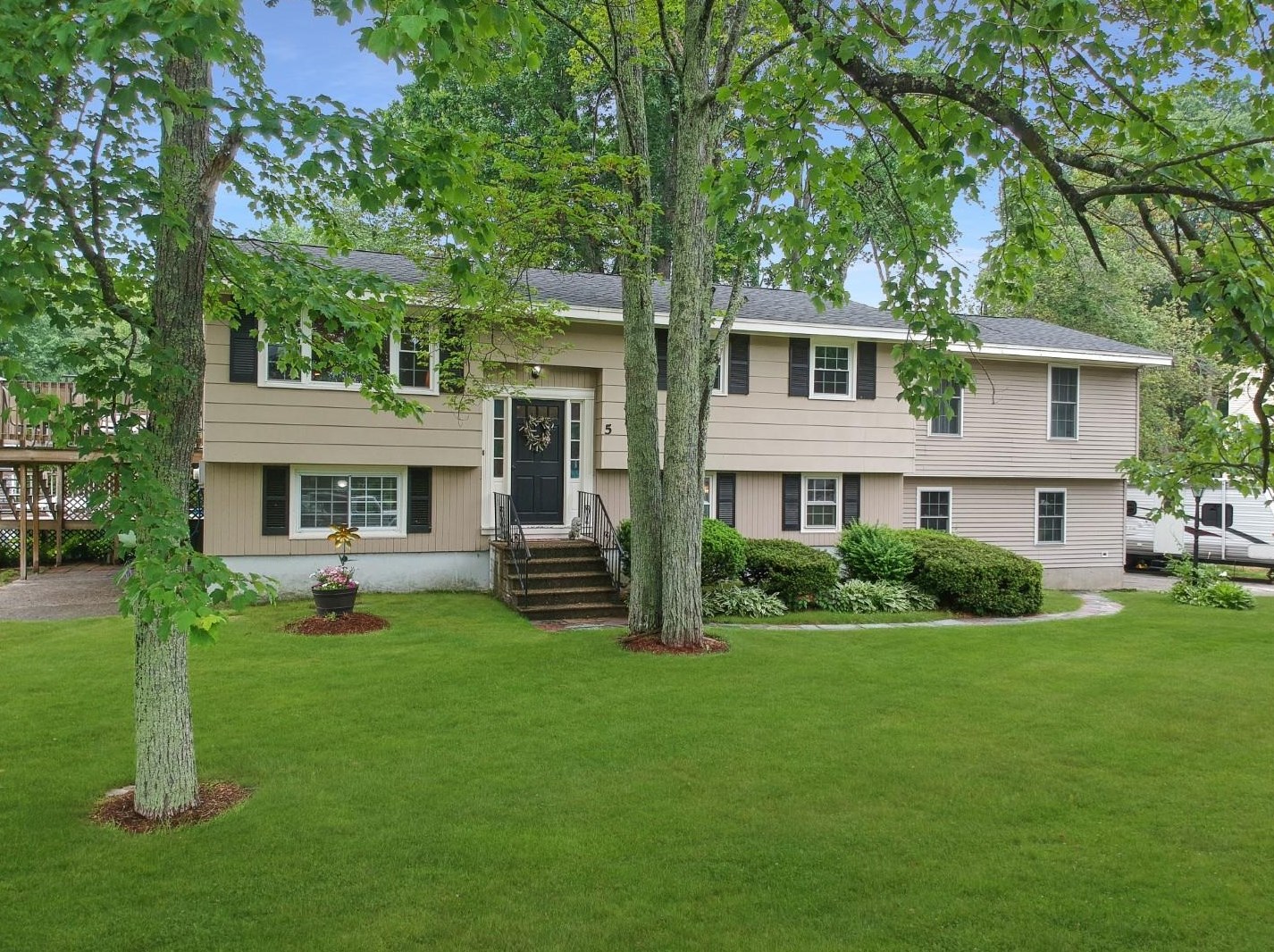 5 Dean Ave, Salem, NH 03079