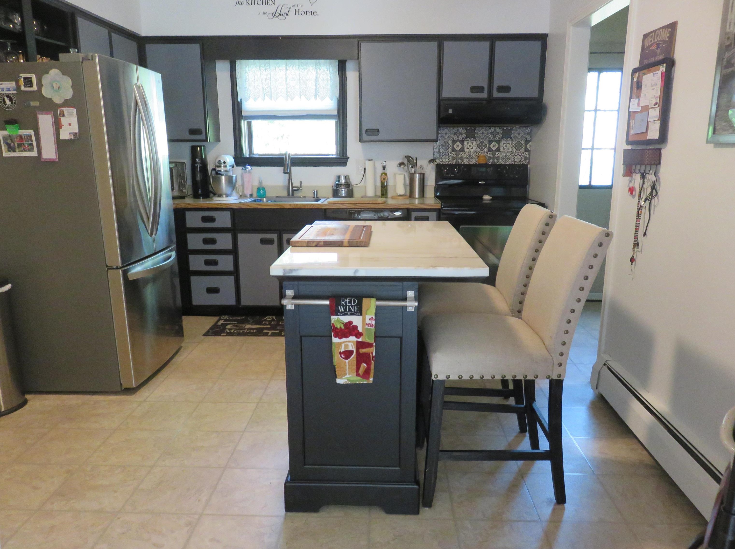 122 Golfview Dr, Manchester, NH 03102-8922