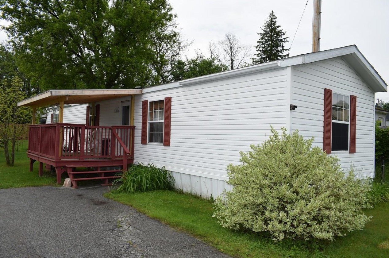 37 Coreys Mobile Home Park, Littleton, NH 03561 exterior