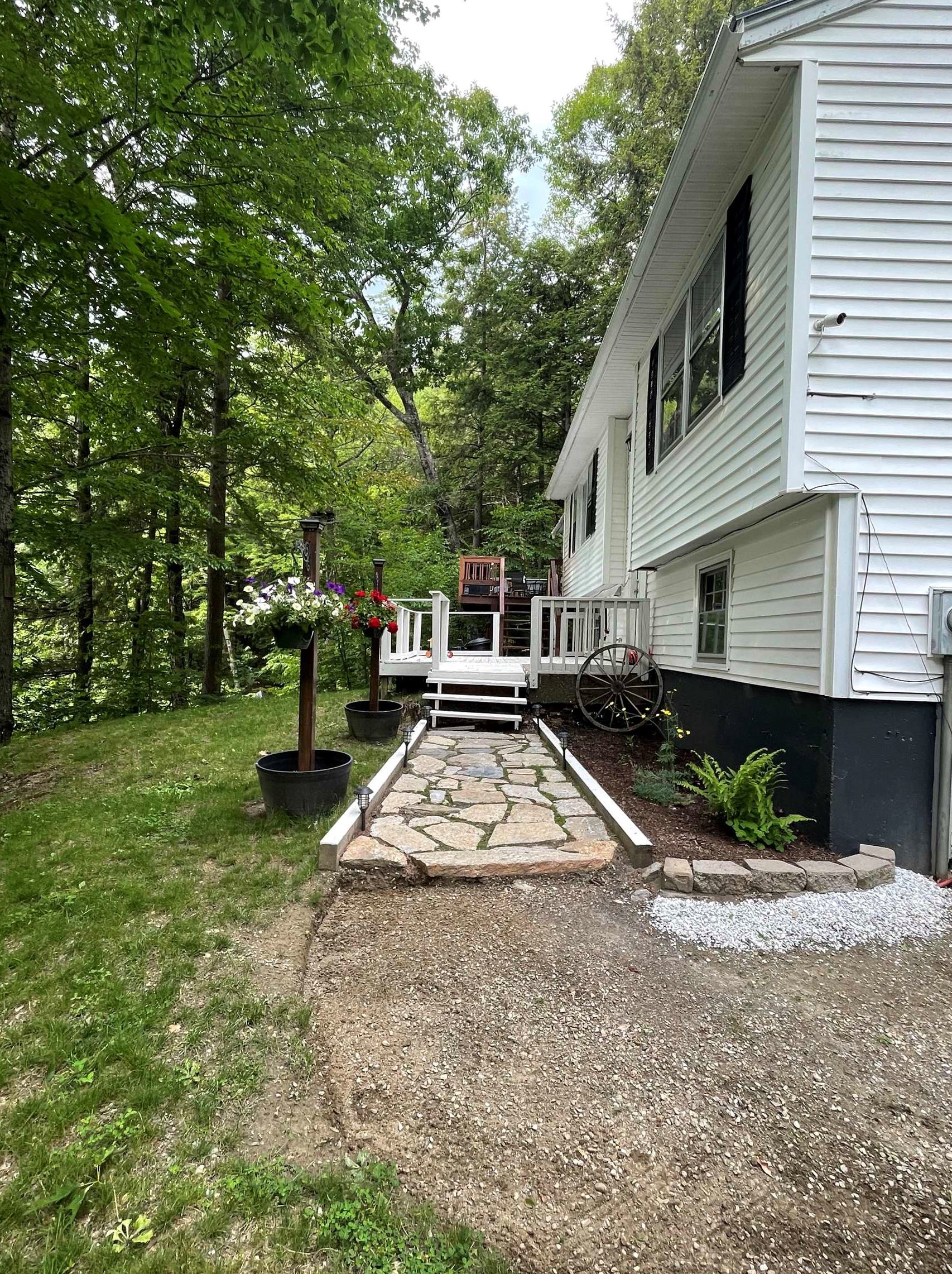 82 Scotts Dr, Unity, NH 03603