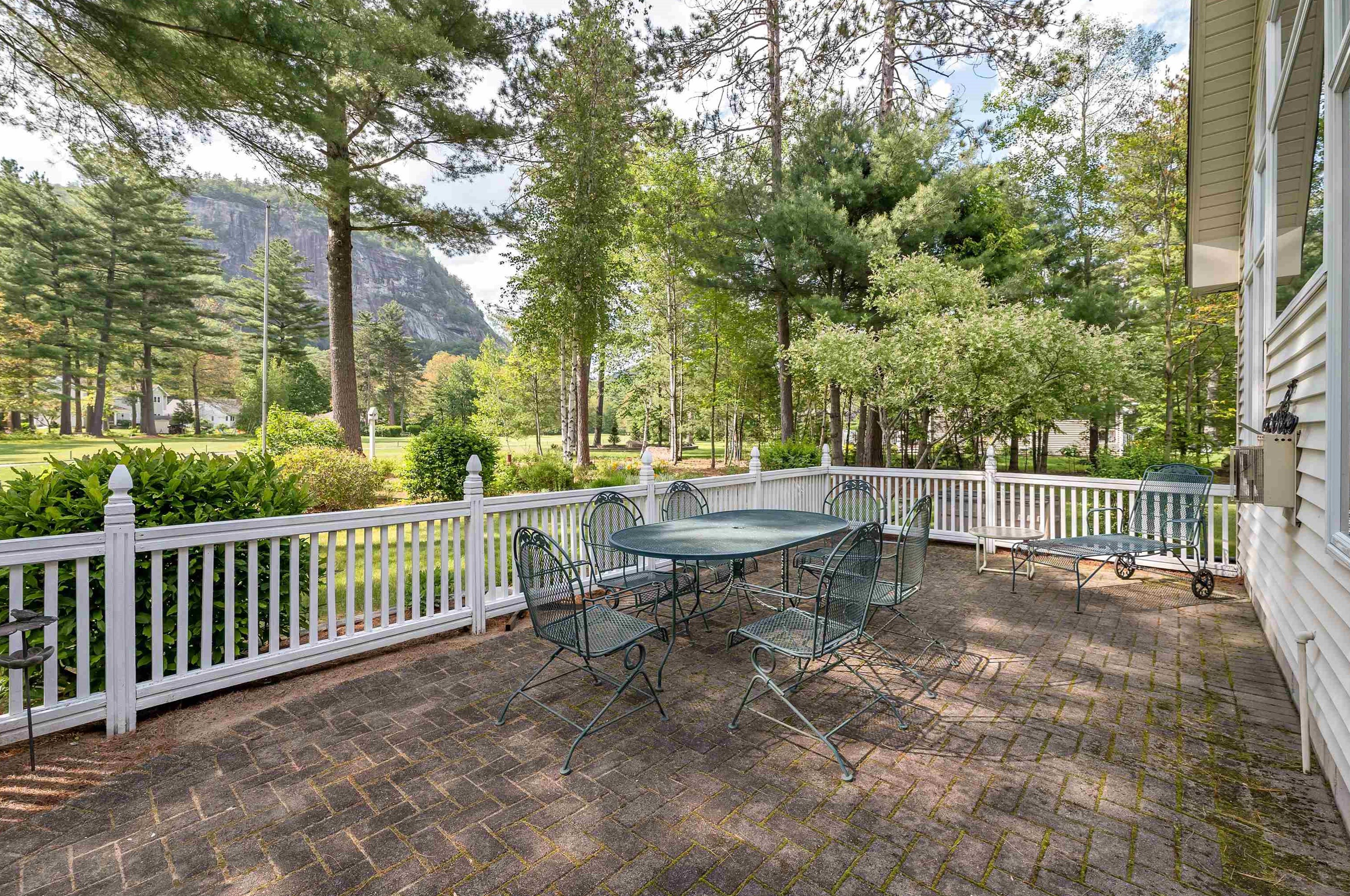 7 Fairway Dr, Hales Location, NH 03860