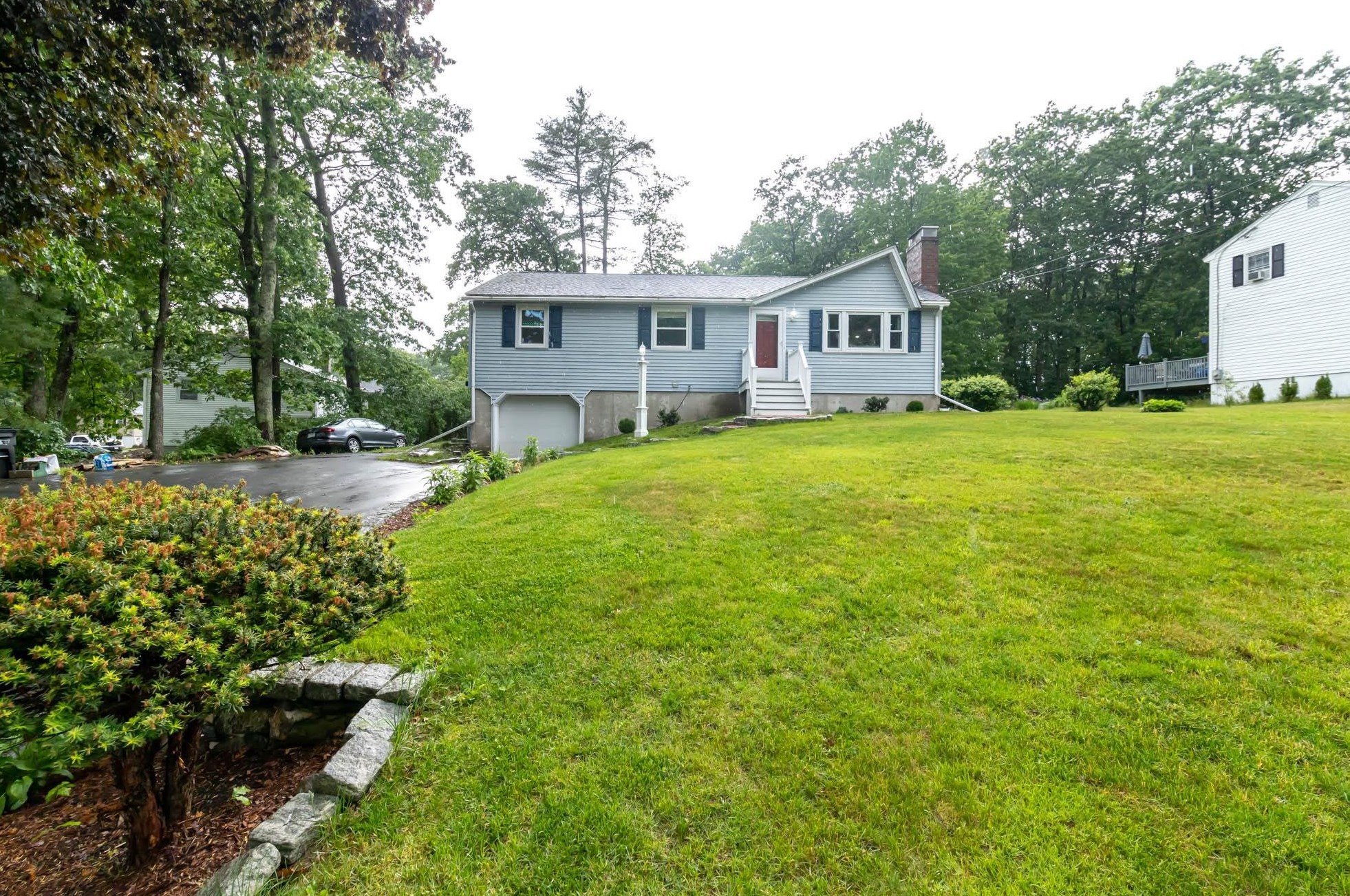 2 Joan St, Derry, NH 03038