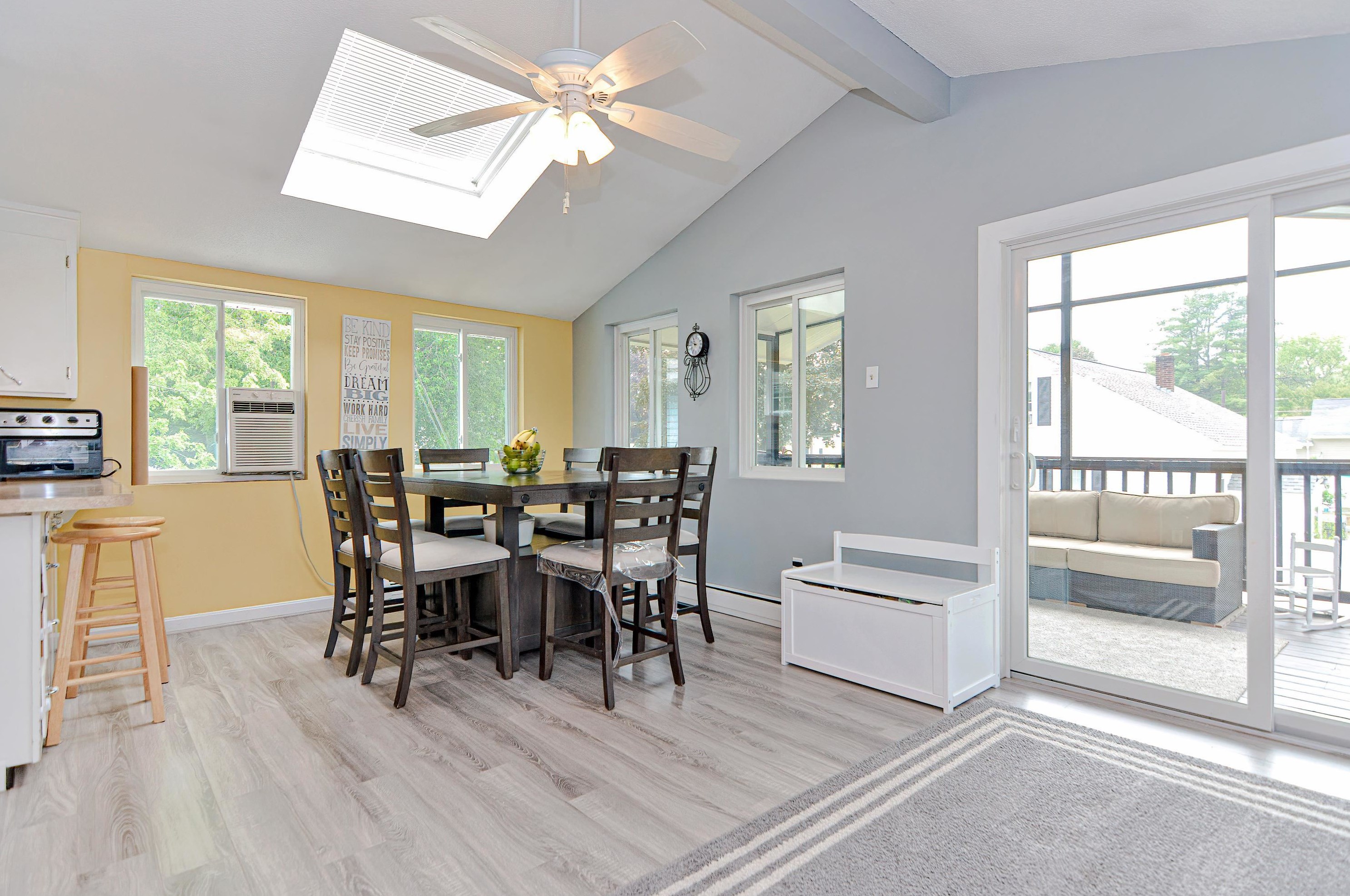 9 Kingston Dr, Nashua, NH 03060