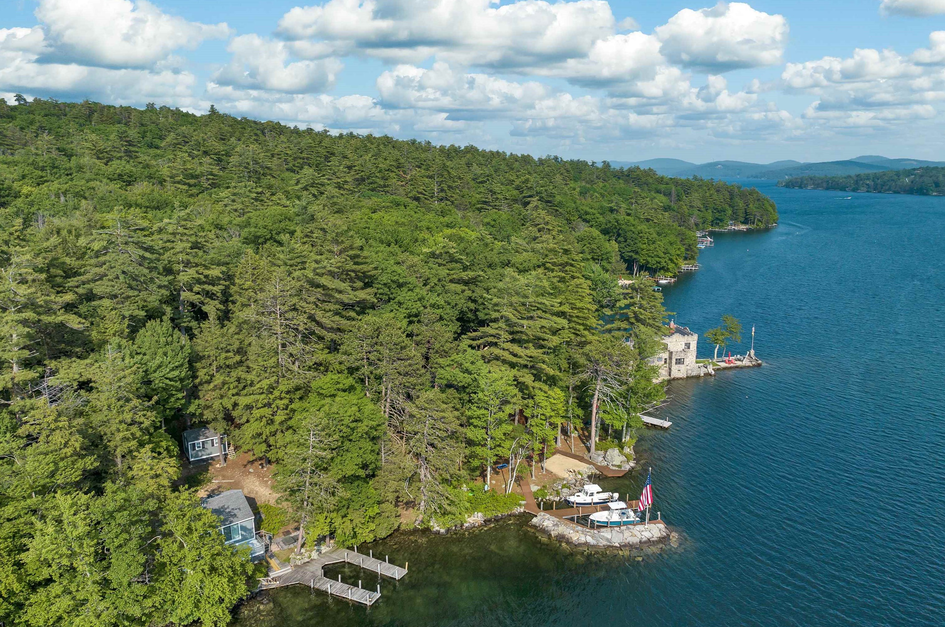 70 Sleepers Is, Alton NH 03810-4078 exterior