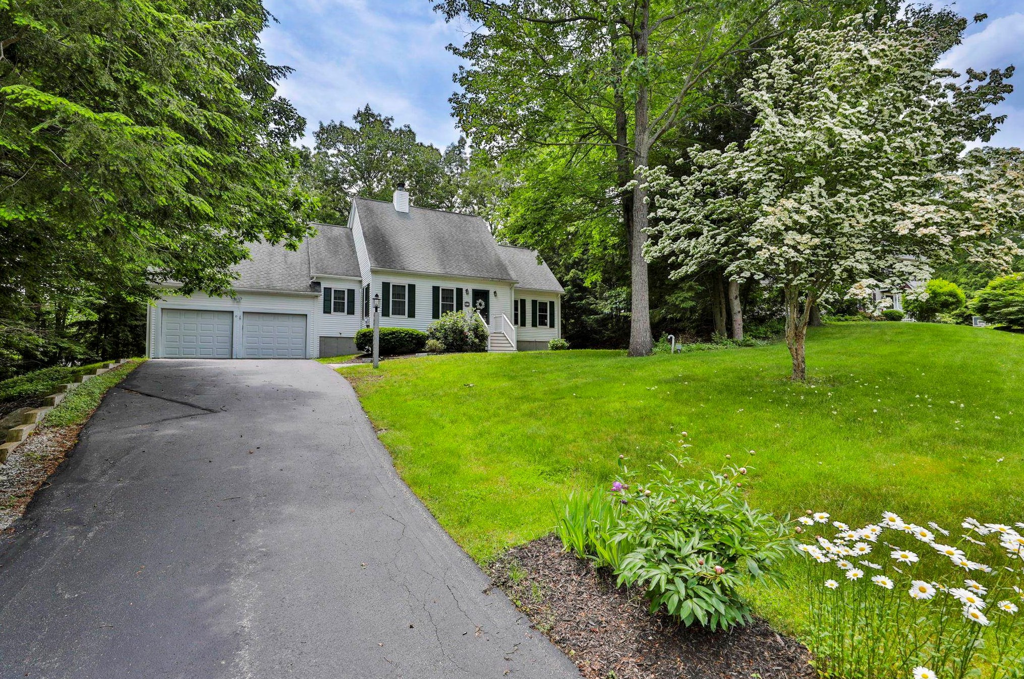27 Massabesic Dr, Auburn, NH 03032