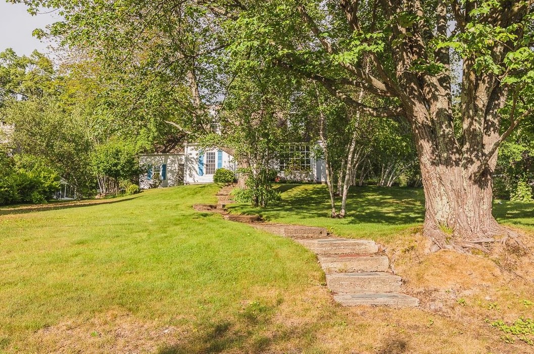 127 Birchwood Rd, Manchester, NH 03104