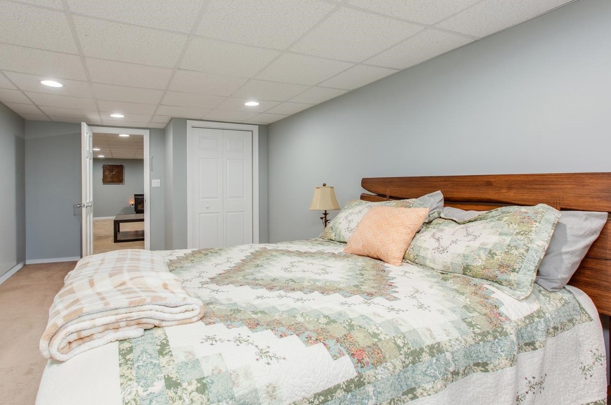 14 Greenfield Dr, Merrimack NH 03054-2621 exterior