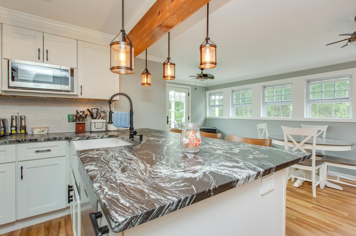 14 Greenfield Dr, Merrimack NH 03054-2621 exterior