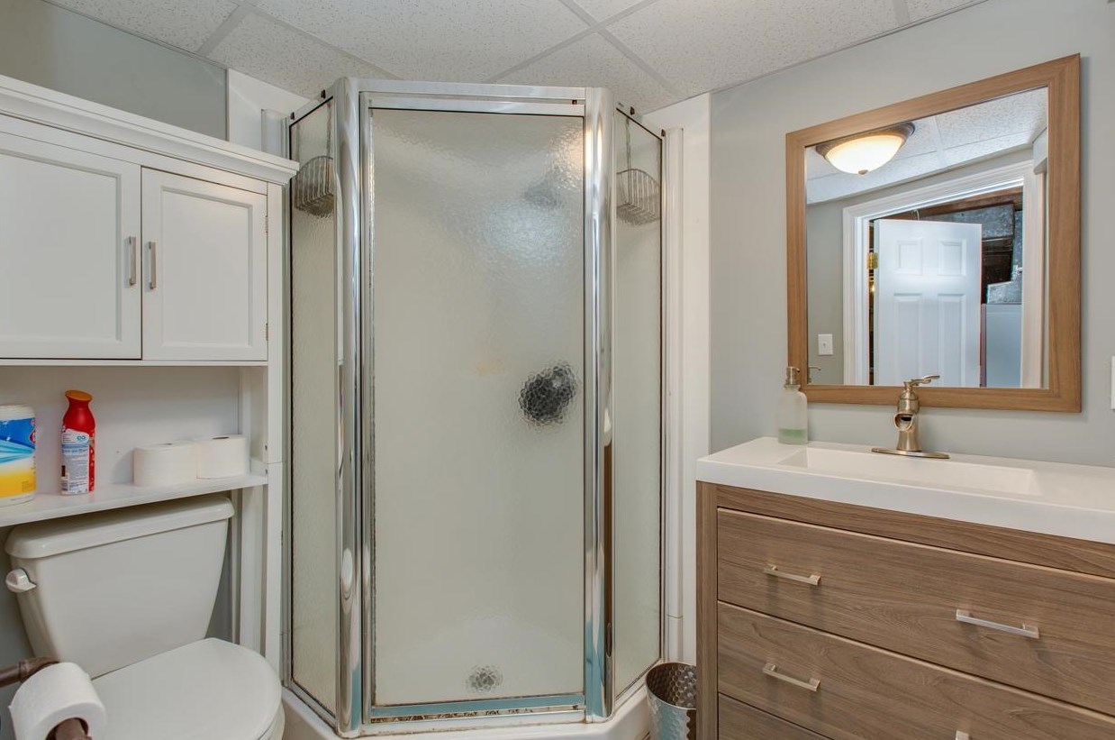 14 Greenfield Dr, Merrimack NH 03054-2621 exterior