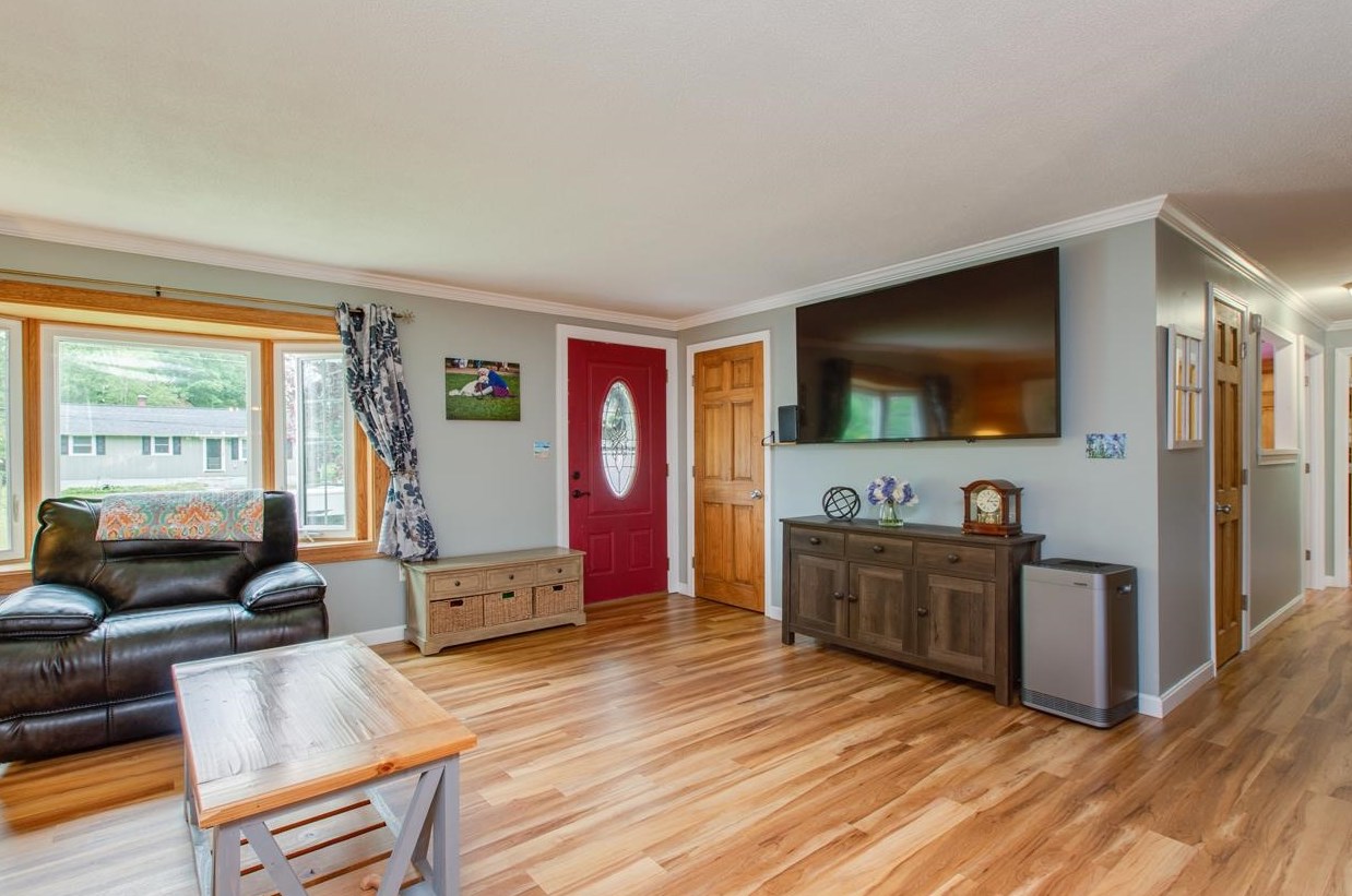 14 Greenfield Dr, Merrimack NH 03054-2621 exterior