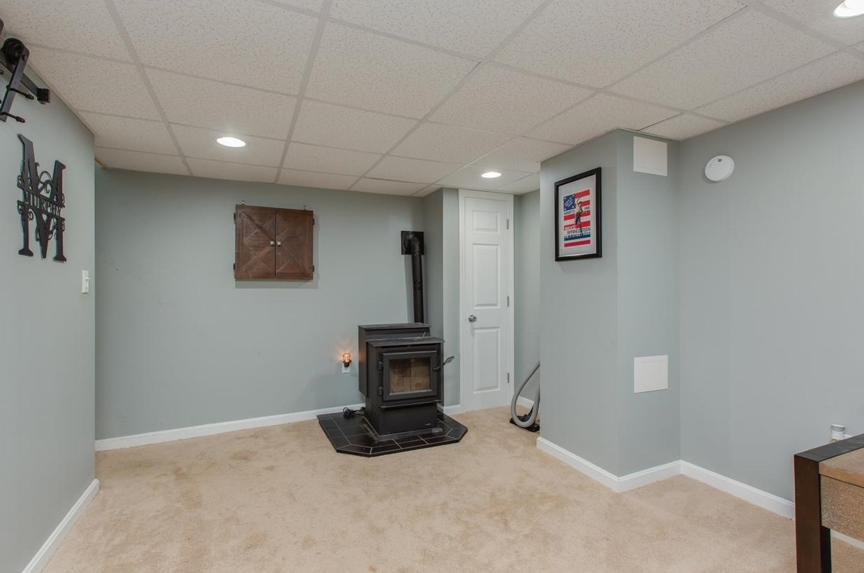 14 Greenfield Dr, Merrimack NH 03054-2621 exterior