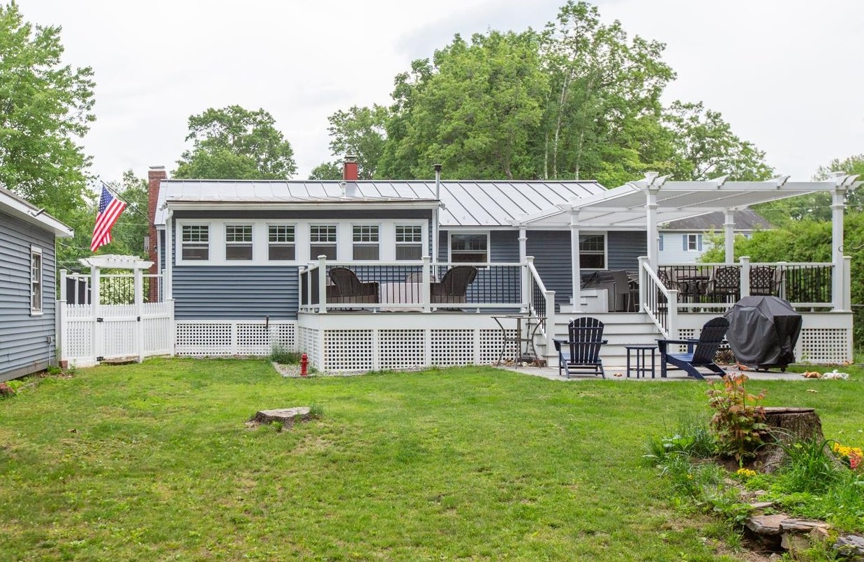 14 Greenfield Dr, Merrimack NH  03054-2620 exterior