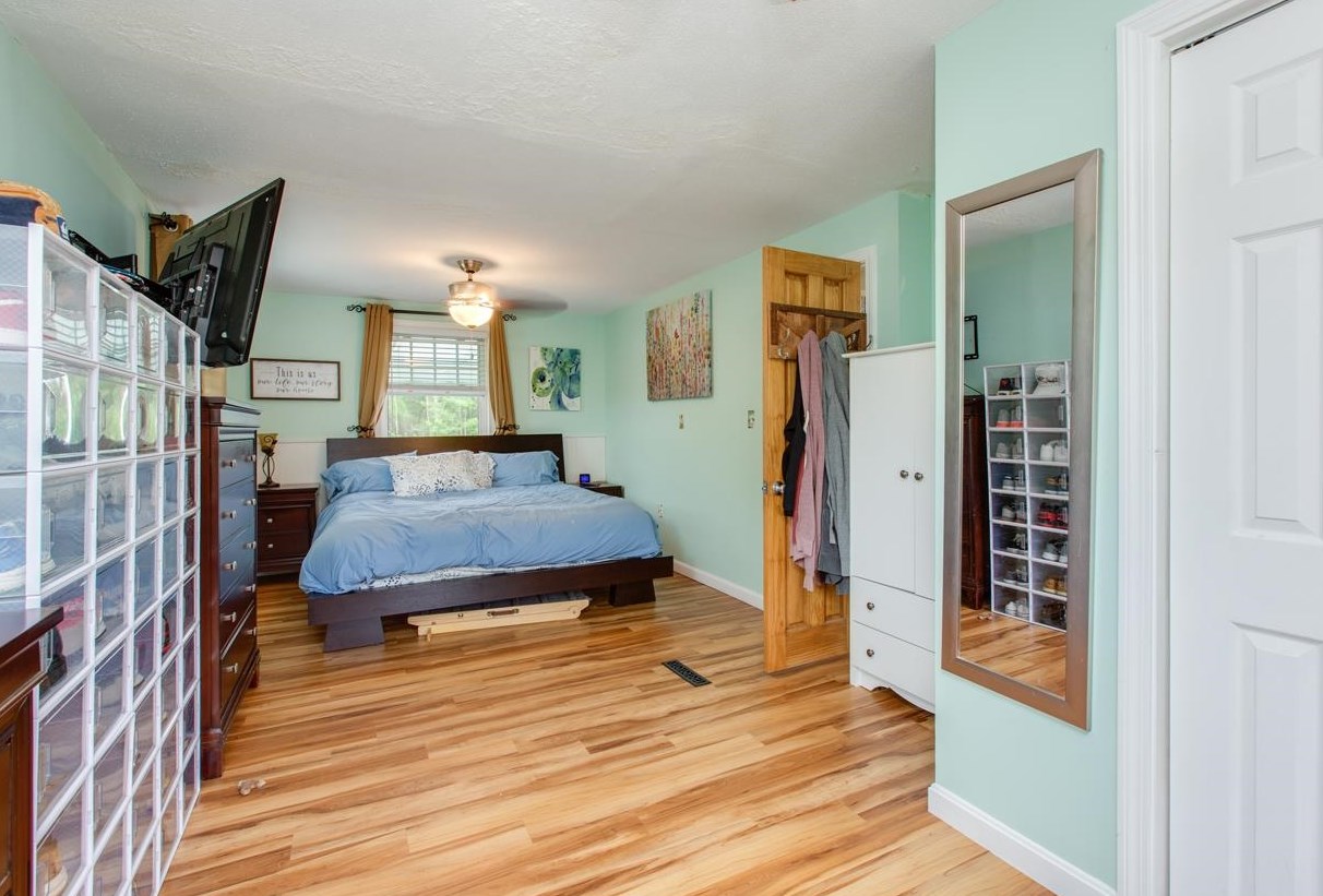 14 Greenfield Dr, Merrimack NH 03054-2621 exterior