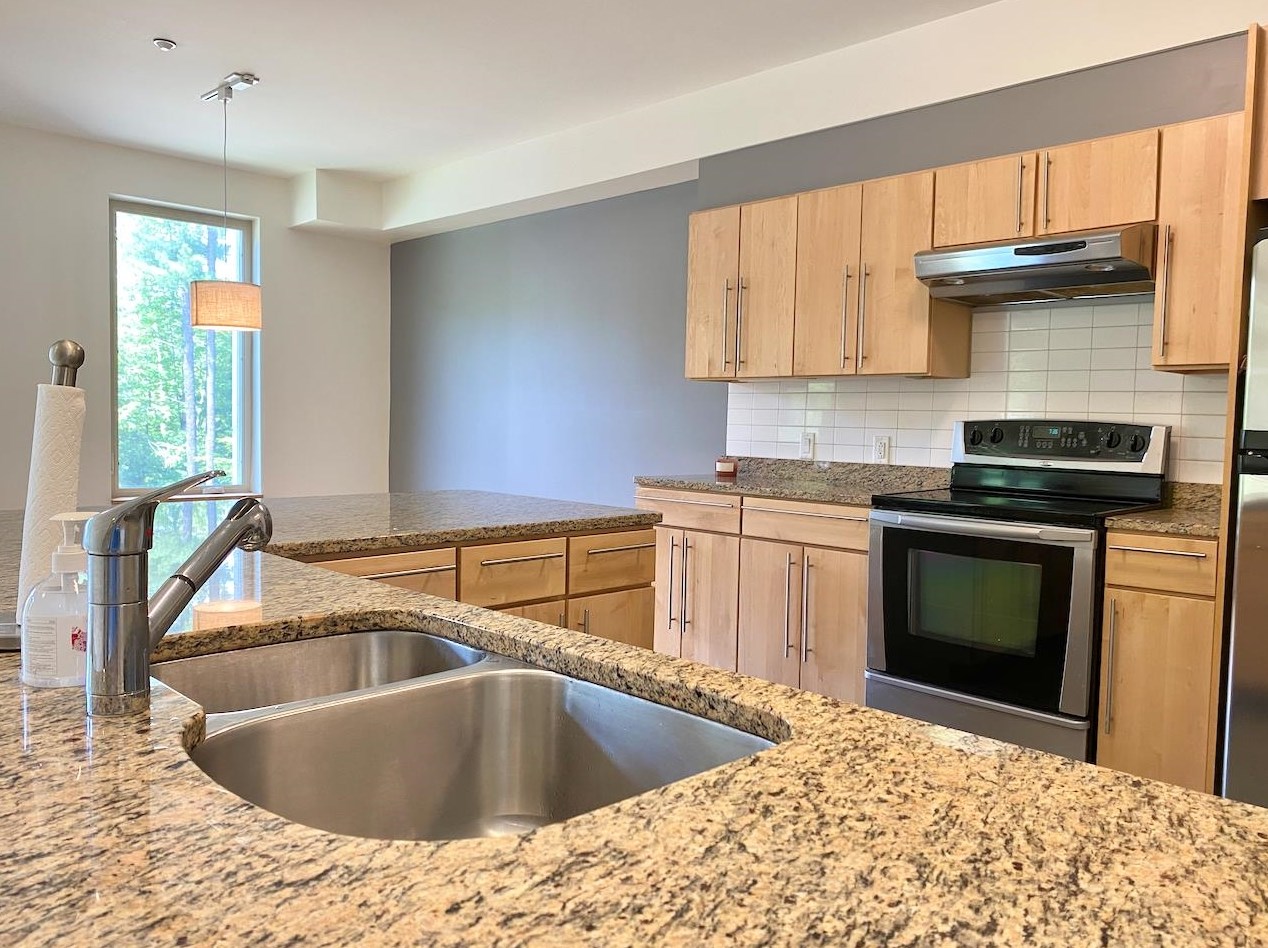 4 Gile Dr, Hanover, NH 03755-3702