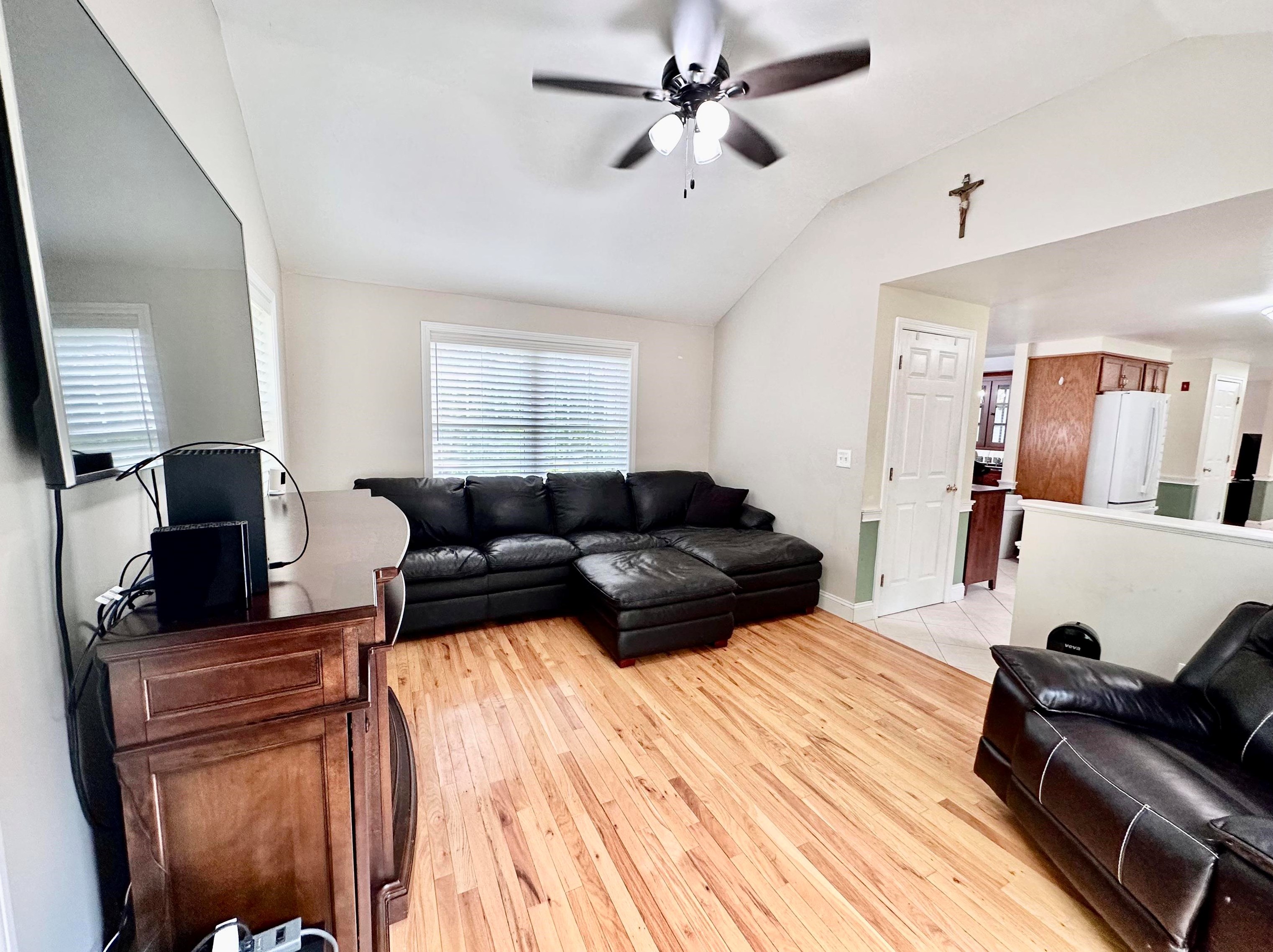 35 Van Buren Cir, Goffstown, NH 03045