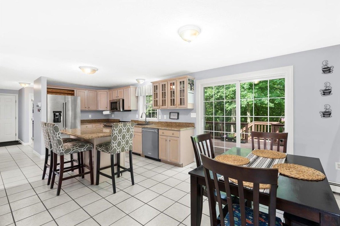 15 Quarry Rd, Manchester, NH 03106-2181