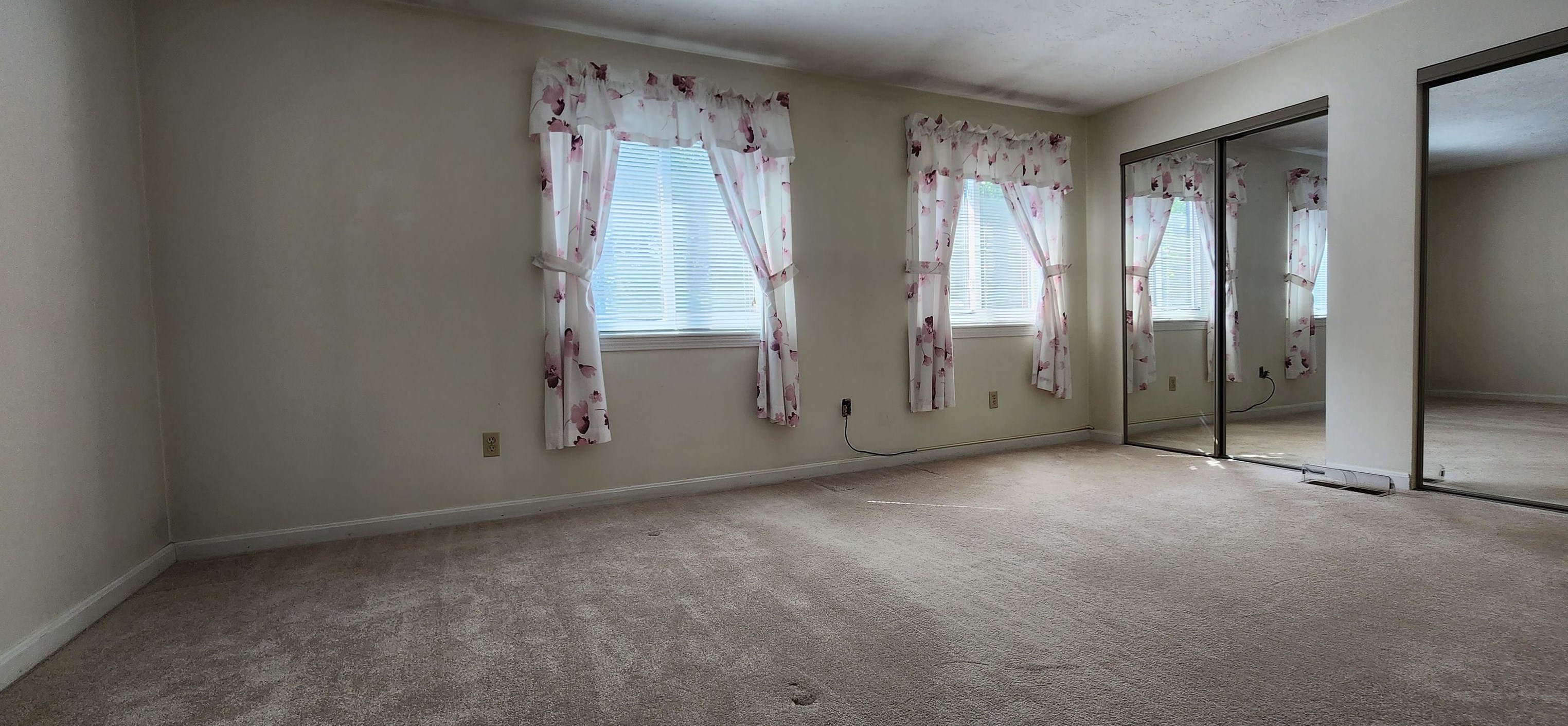 18 Joston Dr, Merrimack NH 03054-7001 exterior