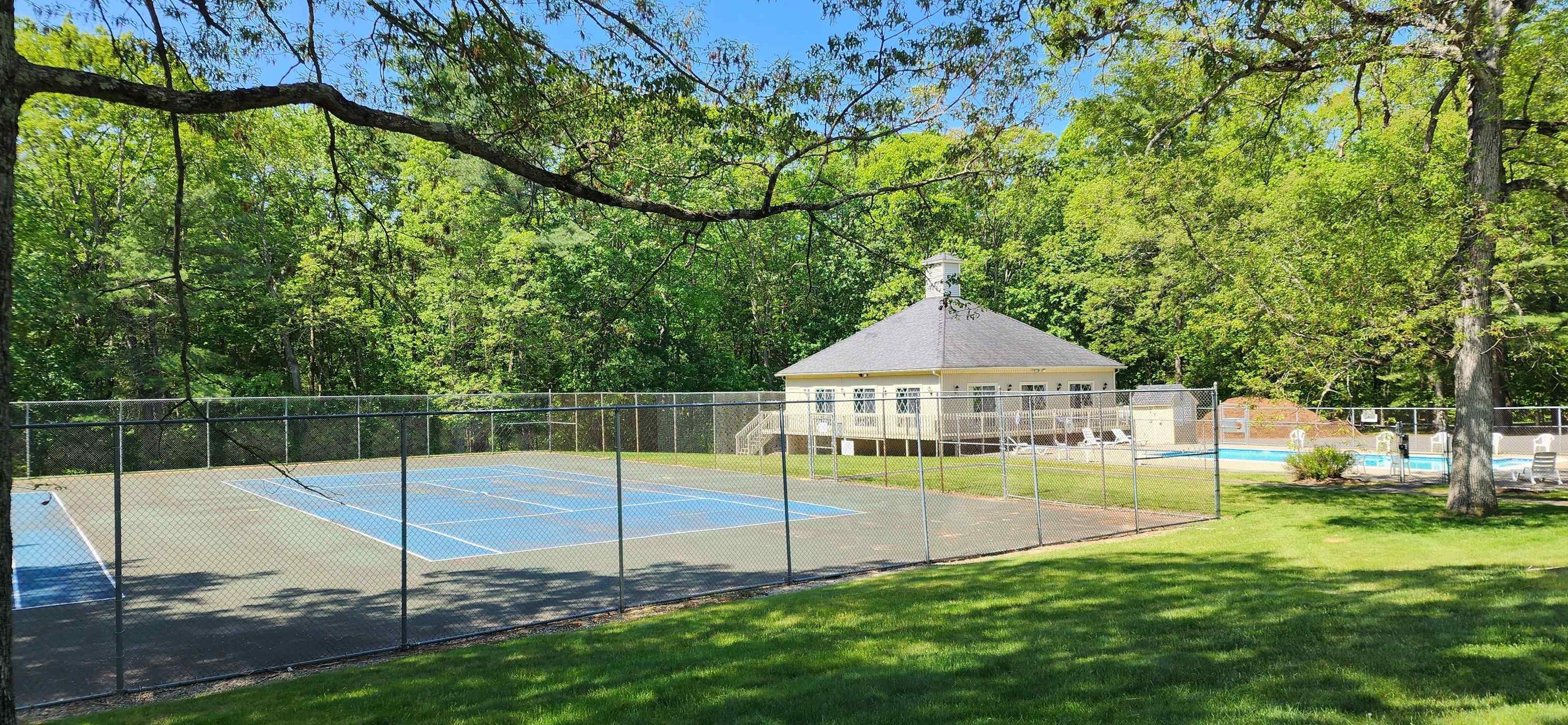 18 Joston Dr, Merrimack NH 03054-7001 exterior