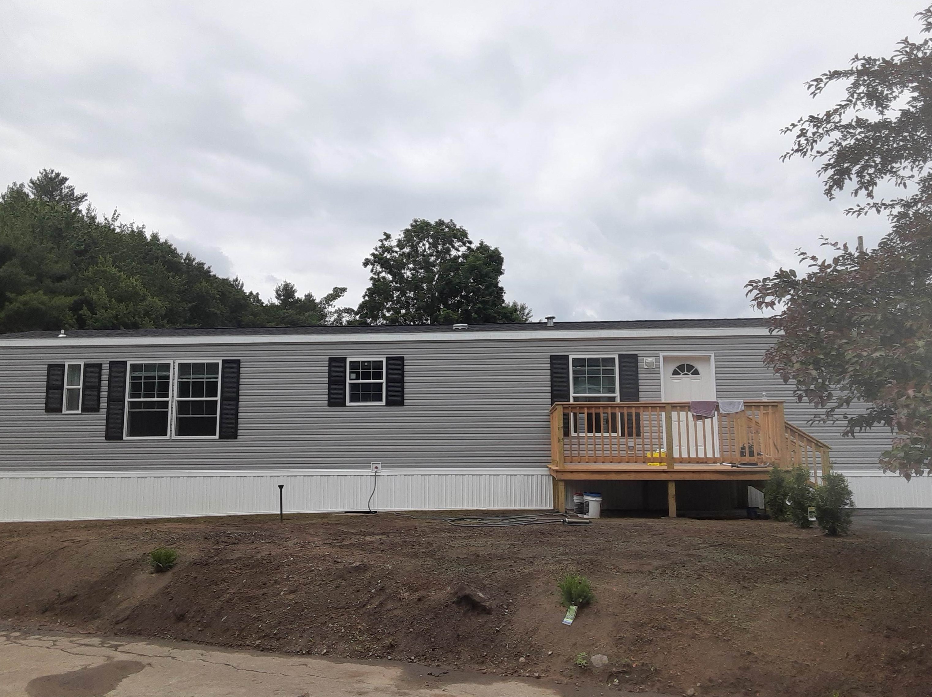 31 Mobile Dr, Hudson, NH 03051